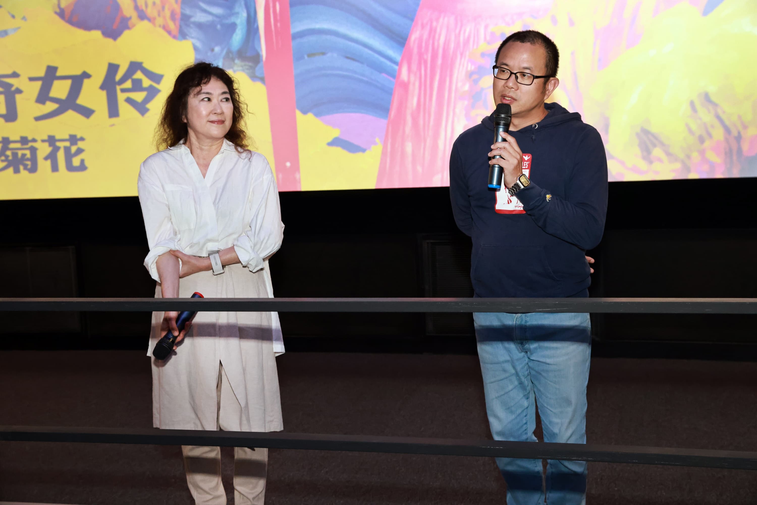 監製熊儒賢(左)、導演盧元奇(右)出席《傳奇女伶 高菊花》媒體試片映後分享。(野火樂集提供)