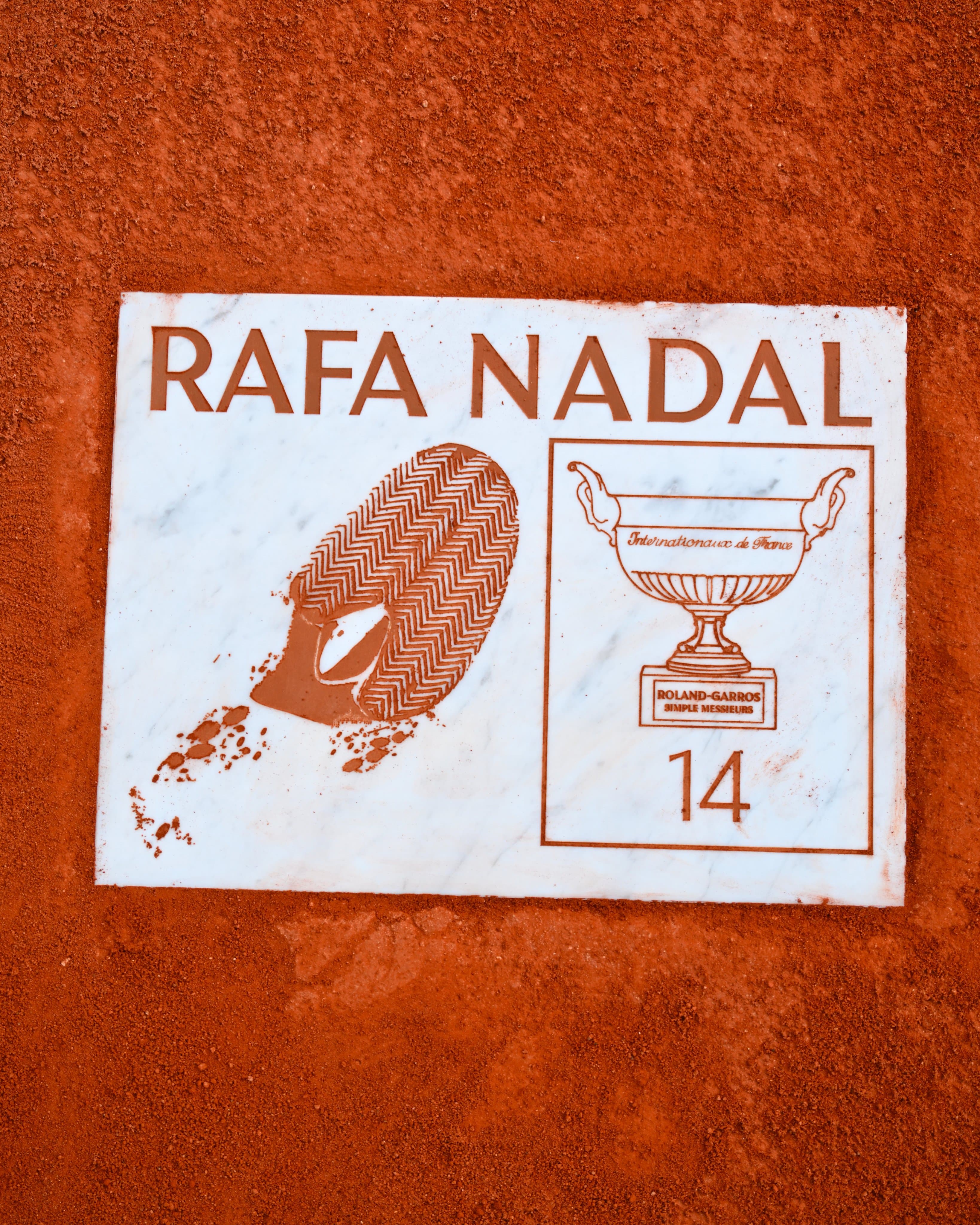 納達爾的足跡,將永遠留在紅土球場上。(翻攝X@rolandgarros)