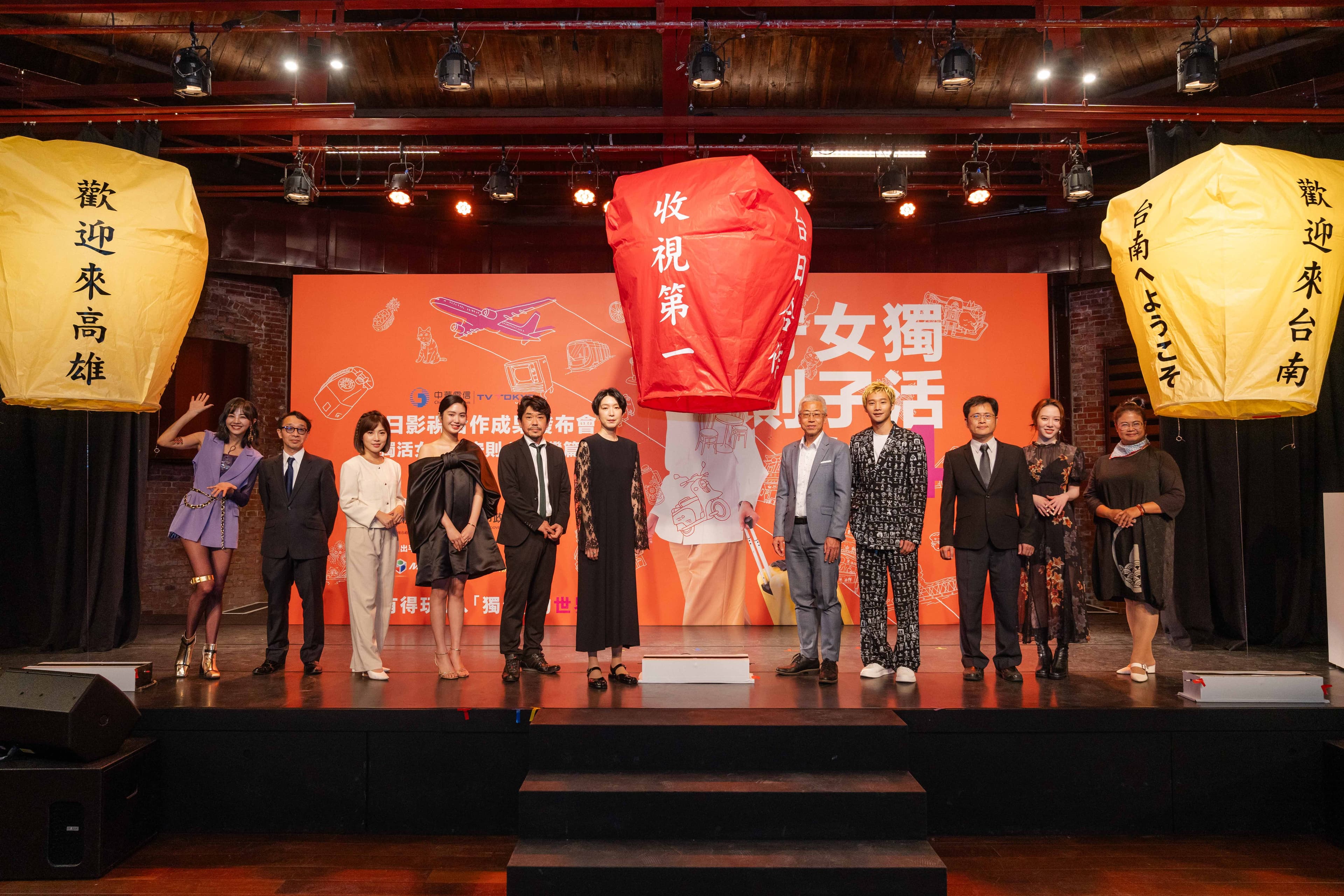 《獨活女子的守則4》江口德子(左六)與拍攝團隊日前再次來台灣替作品造勢宣傳。(Hami Video提供)