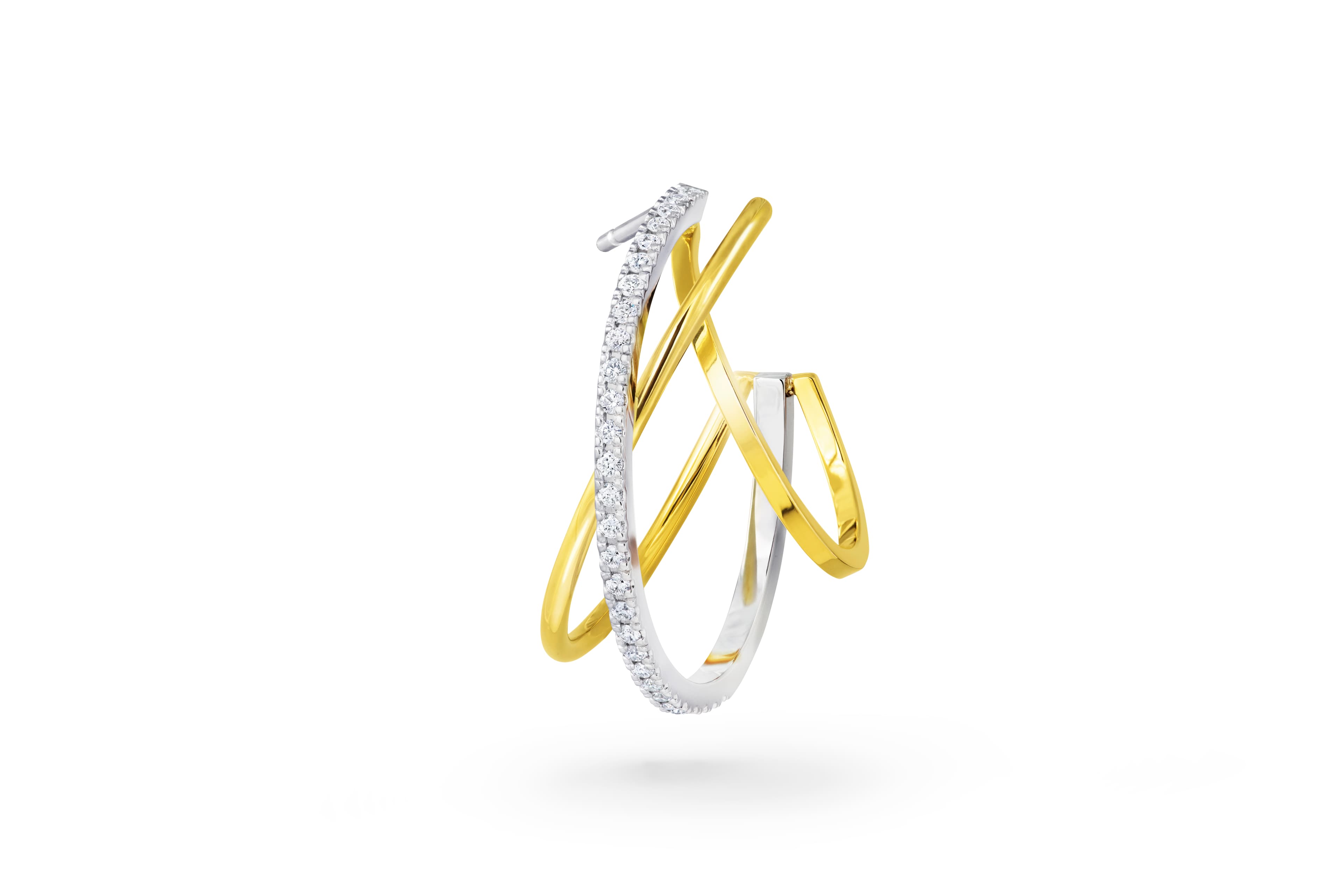 elements floating 18K金&鉑金&鑽石耳環。單只/NT$71,300(AHKAH提供)
