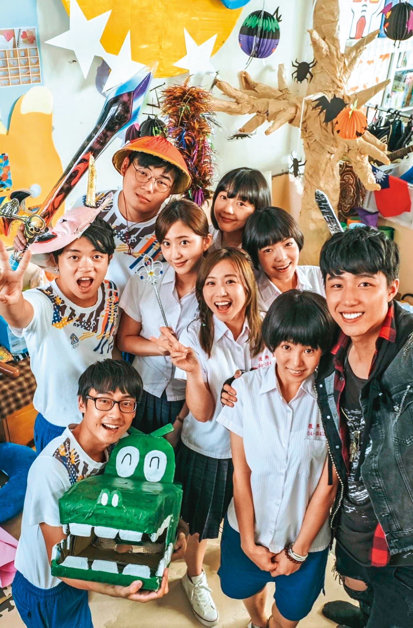 踏入戲劇領域,林思廷(後排右)的第一部作品是《通靈少女》裡學姐身邊的小跟班角色。(HBO提供)