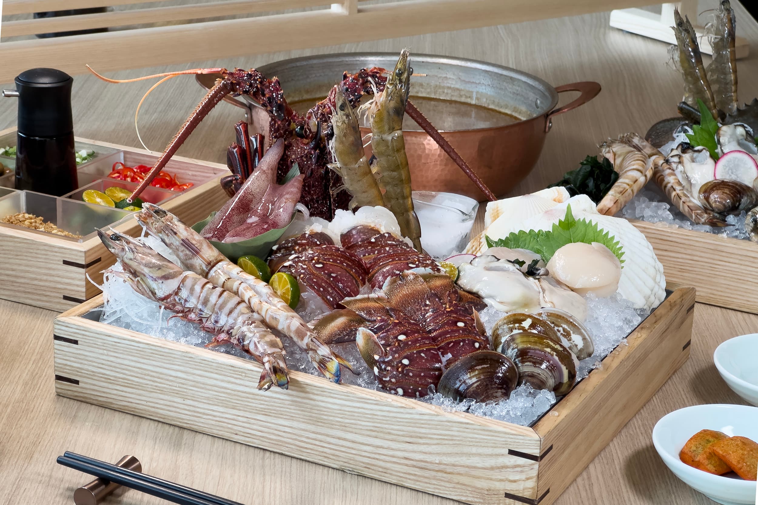 「雙人全日海陸套餐」裡的龍蝦雙人餐可品嘗到多款高級海鮮食材。(6,280元起/份)(NOKE忠泰樂生活提供)