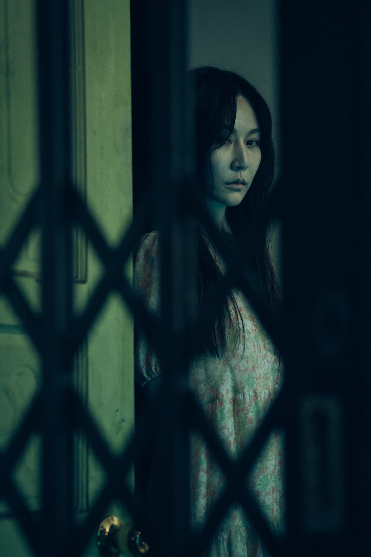 曾莞婷是恐怖片愛好者,她在片中的女鬼扮相特別嚇人。(劇匯文創提供)