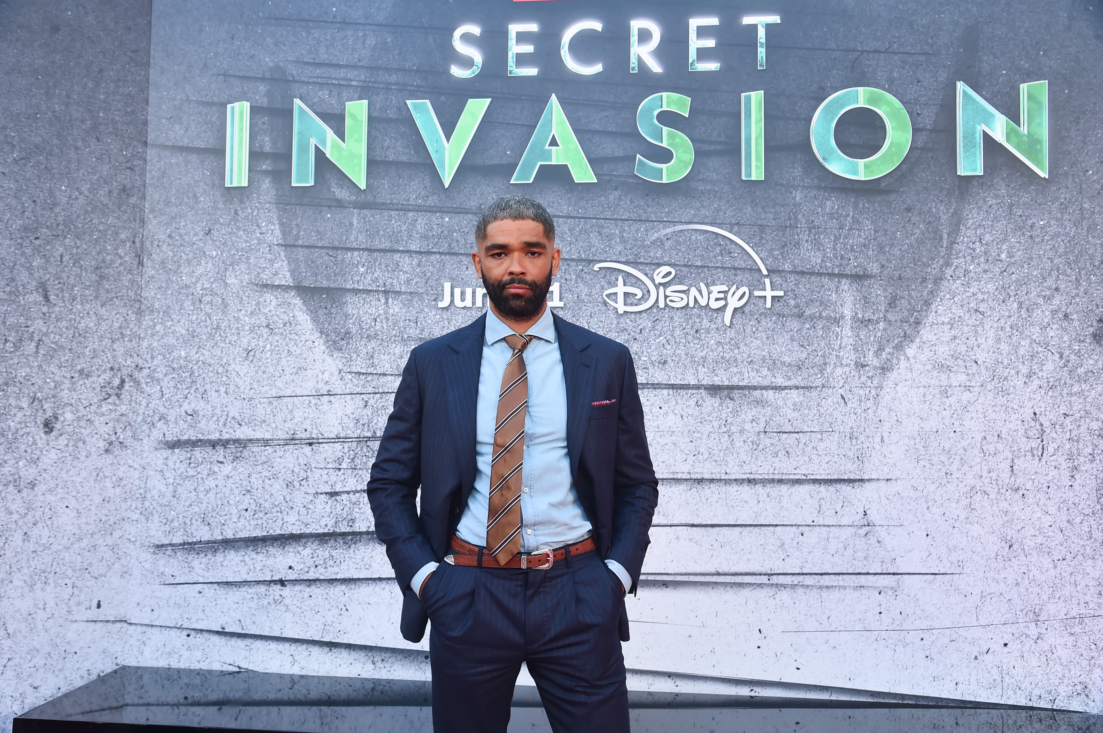 英國男星金斯李班阿迪爾。(Disney+提供)