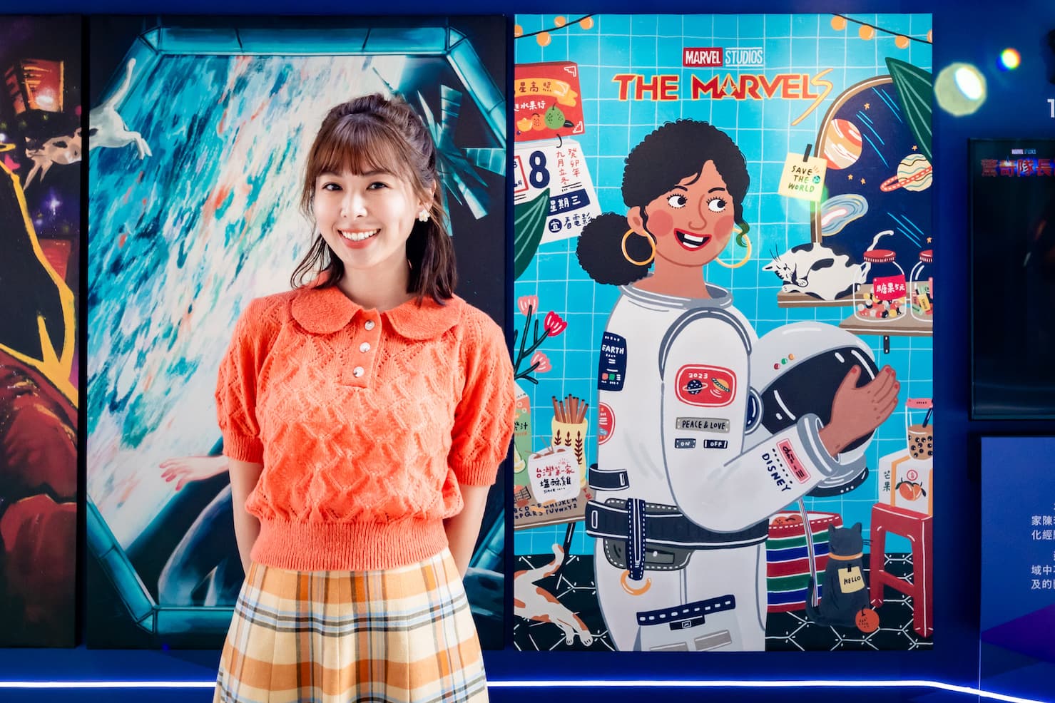 插畫家33特地讓莫妮卡穿上太空衣,代表其穿梭在宇宙伸張正義、維護和平。(漫威影業提供)