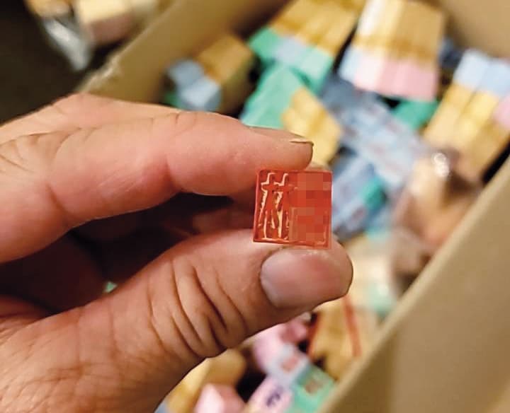 蔡昆熹遭控偽造董事及股東印章(圖)簽署重要文件。(讀者提供)