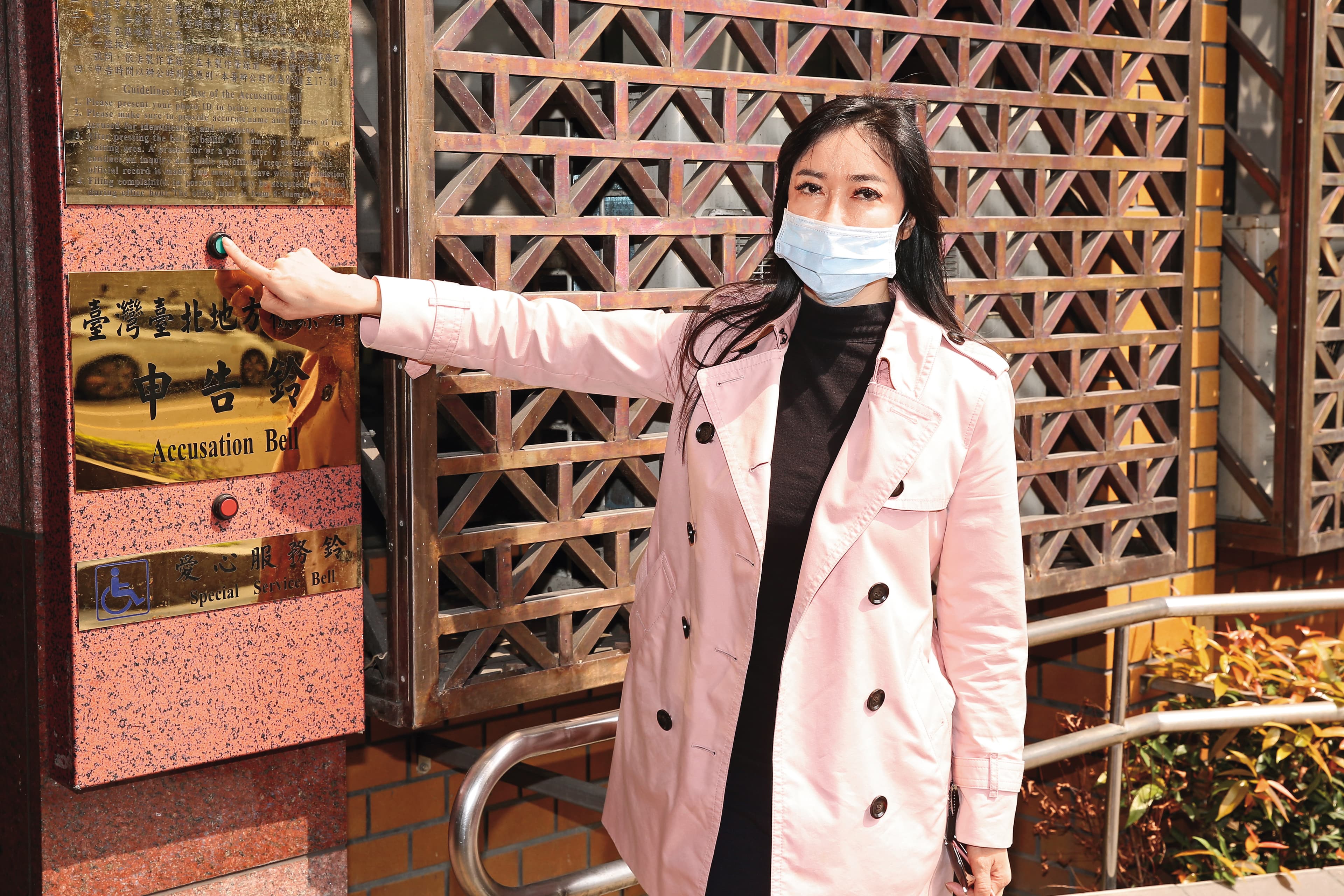 顧婕昔日遭閨密張可人酸是「過氣藝人」,氣到去法院按鈴提告誹謗。