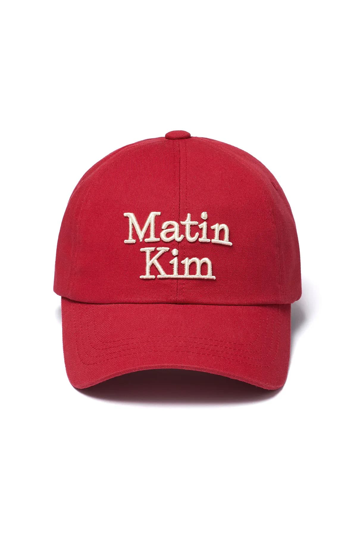 MATIN KIM立體LOGO刺繡棒球帽(紅色)。NT$1,690(MATIN KIM提供)