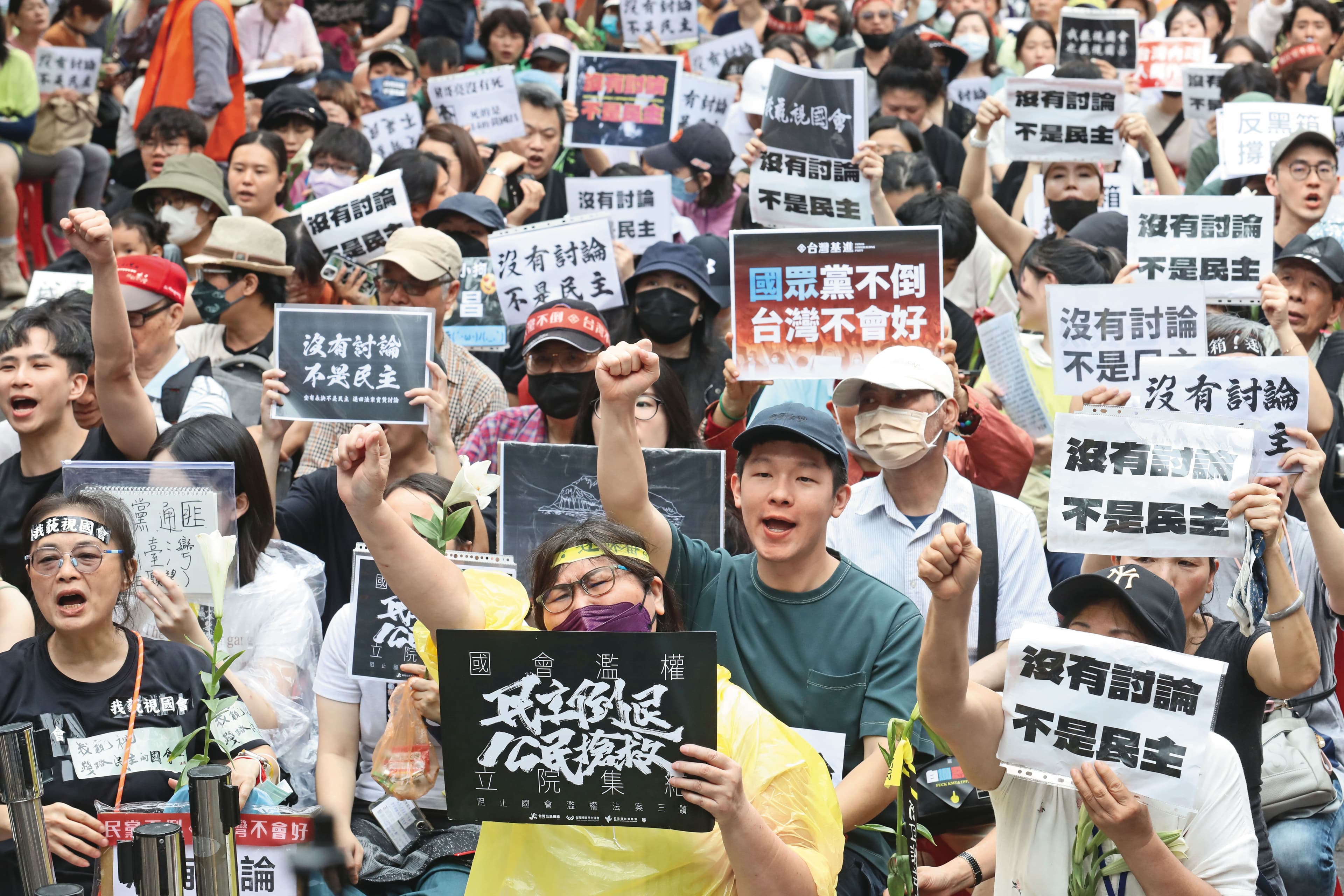 去年5月起爆發的青鳥運動,經民連也積極參與。