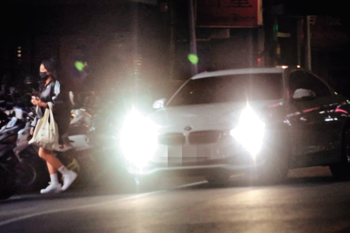 21：21，江大成將熊霓載至租屋處附近，放她下車，並沒跟著上樓。