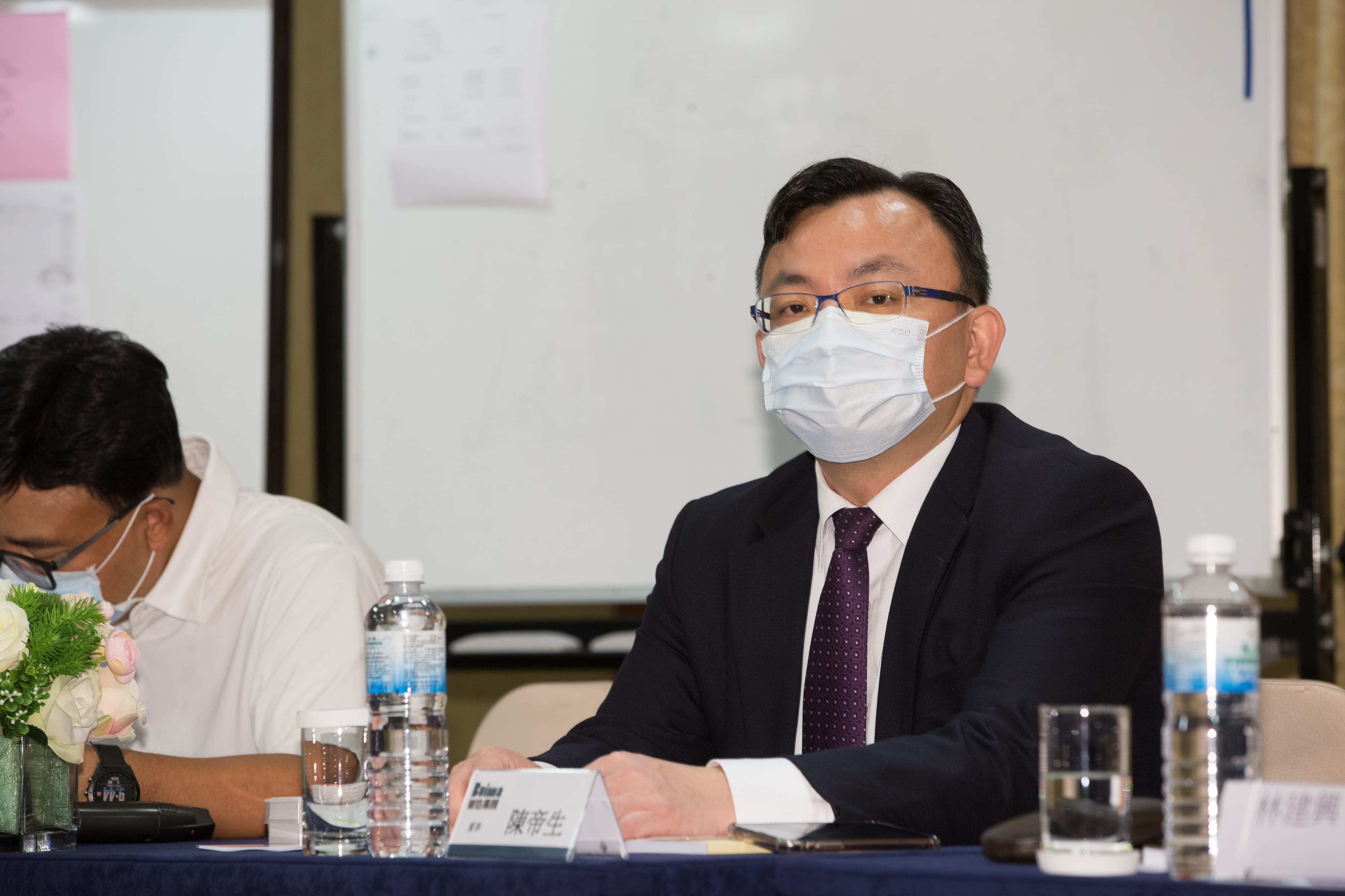 陳帝生擔任桓鼎能源及統量的董事長，遭控沒告知母公司情況下挪用近億元，涉嫌掏空桓鼎資產。