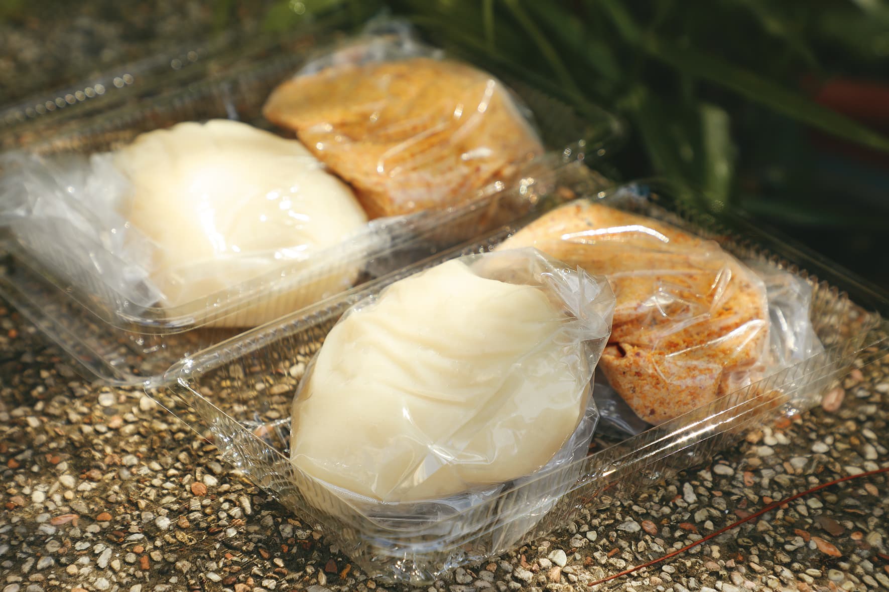 我只買到「原味麻糬」,旁邊附上花生糖粉,回家自己捏著吃。(50元/份)