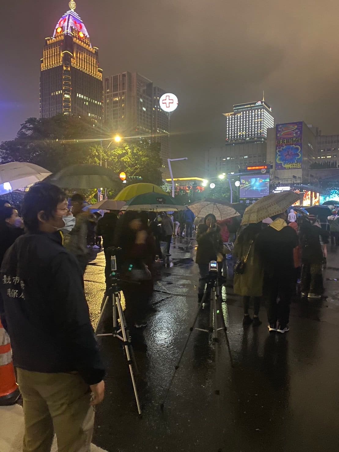 環保局每年跨年活動皆會派人進駐監測噪音。（環保局提供）