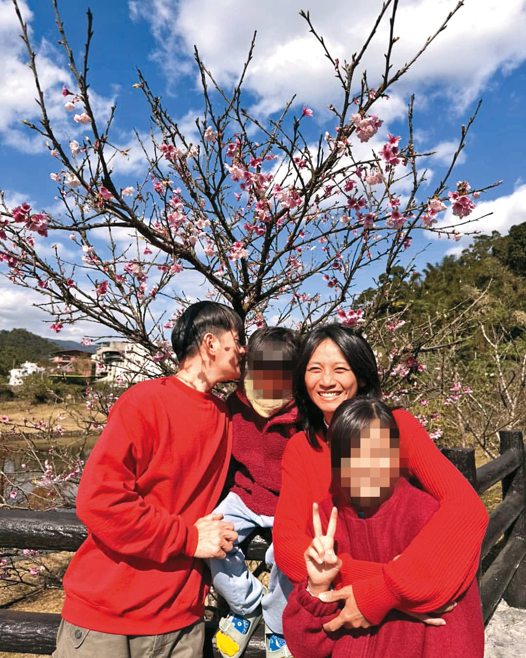 年初時,宥勝還與老婆慈惠分享生活日常,po出初一帶小孩走春的畫面。(翻攝自慈惠IG)