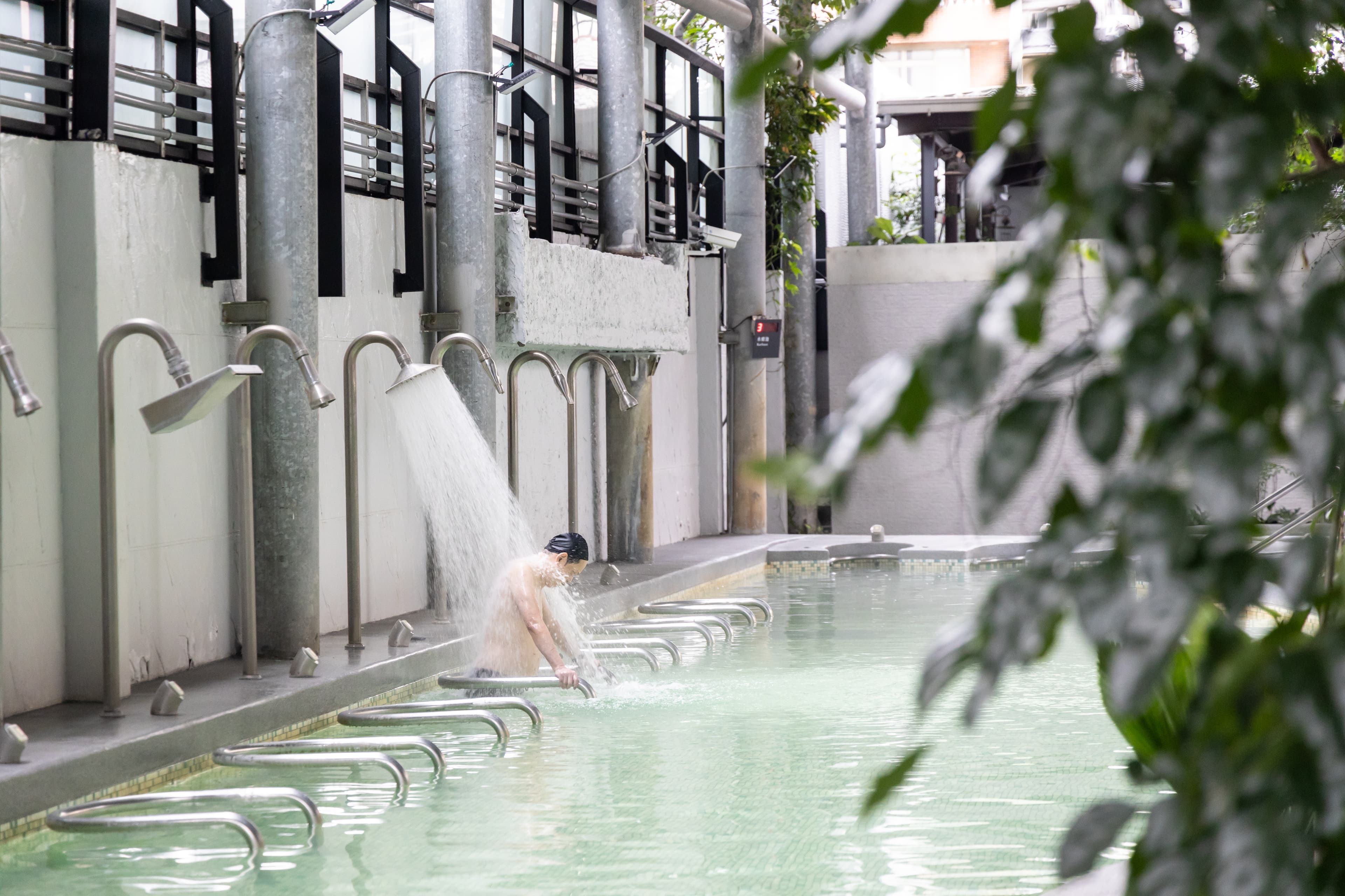 「泉境SPA」提供水療池、超音波按摩、兒童池、烤箱等多樣設施。