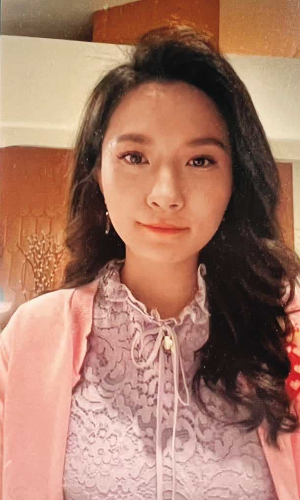 徐女(圖)接受本刊視訊採訪,指控她與知名作家宋晶宜之子結婚後,發現丈夫吸食大麻,還有暴力行為。(翻攝畫面)