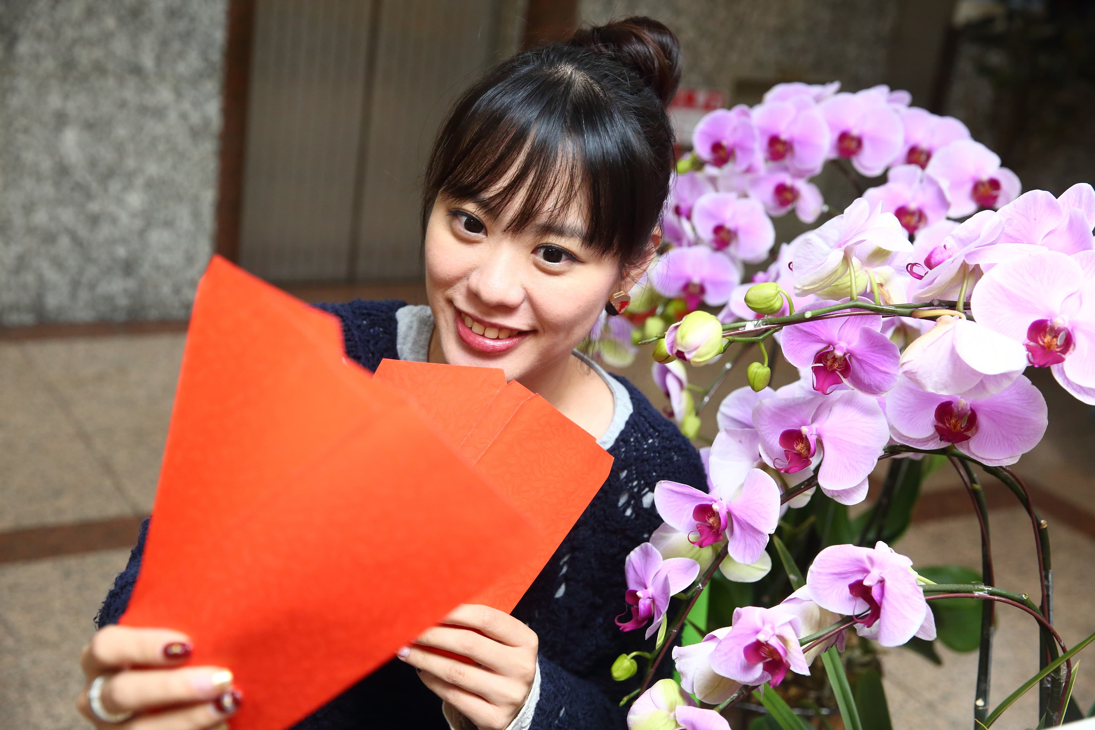 過年紅包金額大致掌握「雙位數」及「諧音」2大原則,紅包袋千萬別對折、封口。(本刊資料照)