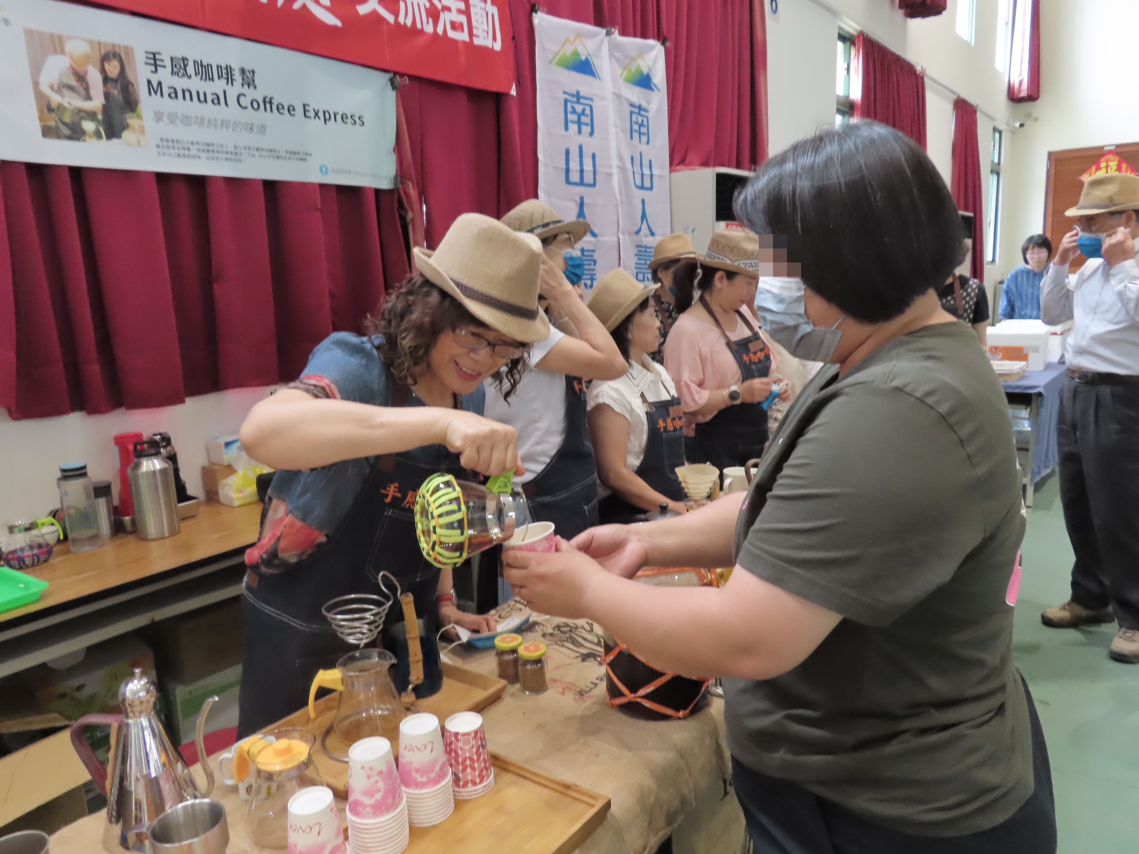 台中女監結合南山人壽、手感咖啡幫等公益夥伴共築社會支持網。（台中女監提供）