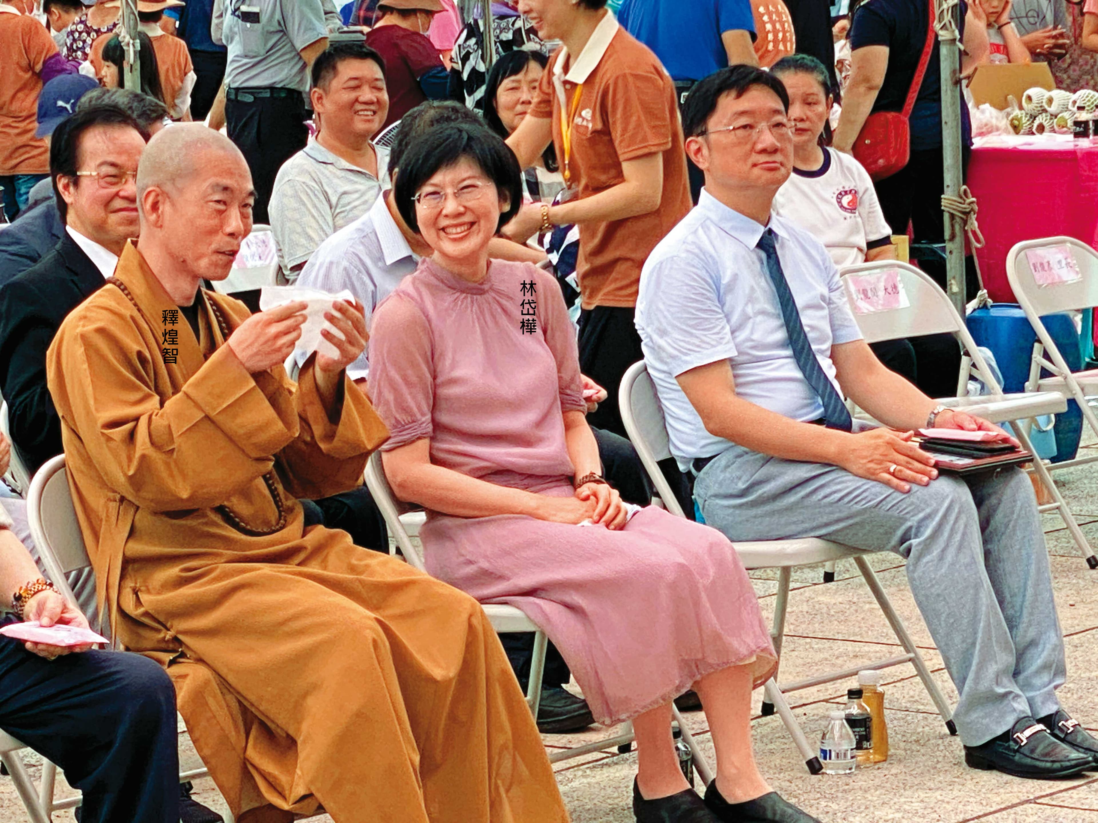 林岱樺團隊的請款單,除了有「委員簽核」欄目,竟有另一欄是「師父簽核」,顯見林岱樺與住持釋煌智關係密切。