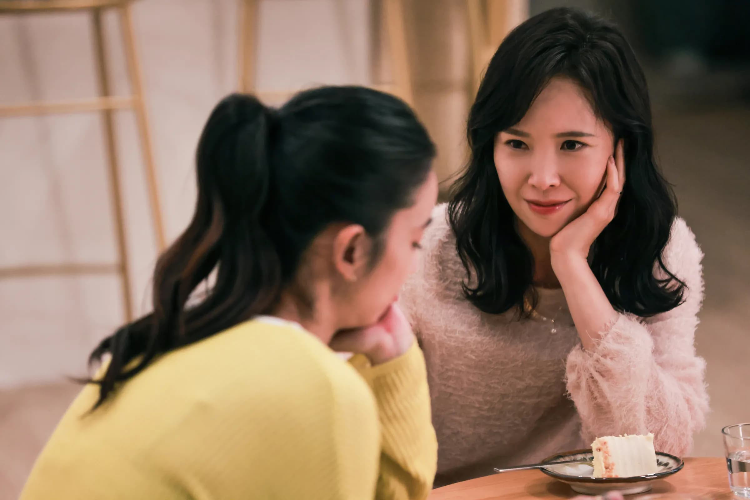 在《婚內失戀》系列的《慶祝》戲中,天心是個在婚姻中犧牲自我的女人。(寬想國際提供)