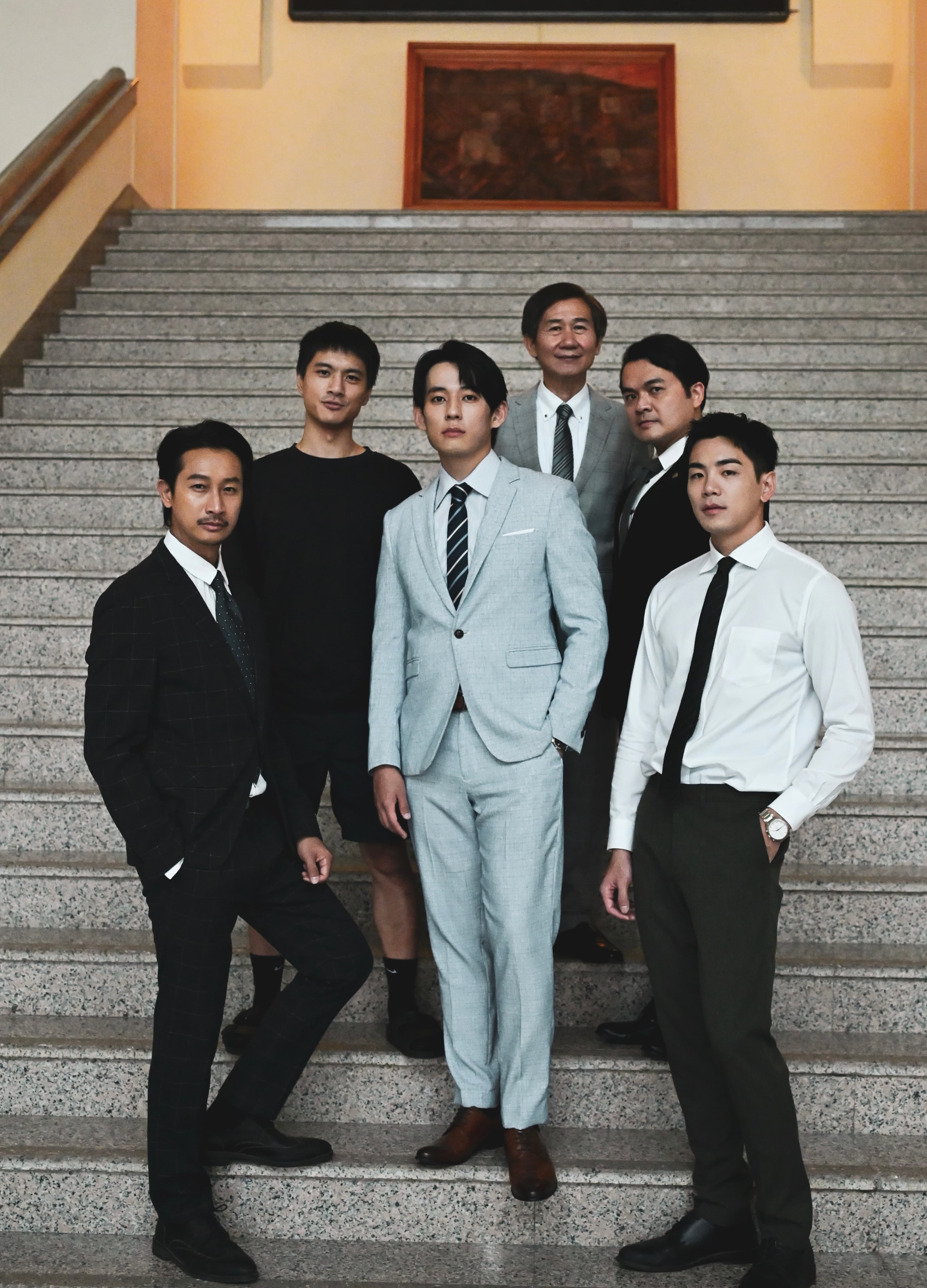 《無罪推定2》集合實力派演員共同演出邱凱偉(左起)、李冠毅、徐鈞浩、陳文彬、黃浩詠、禾浩辰等人演出。華視、公視台語台。