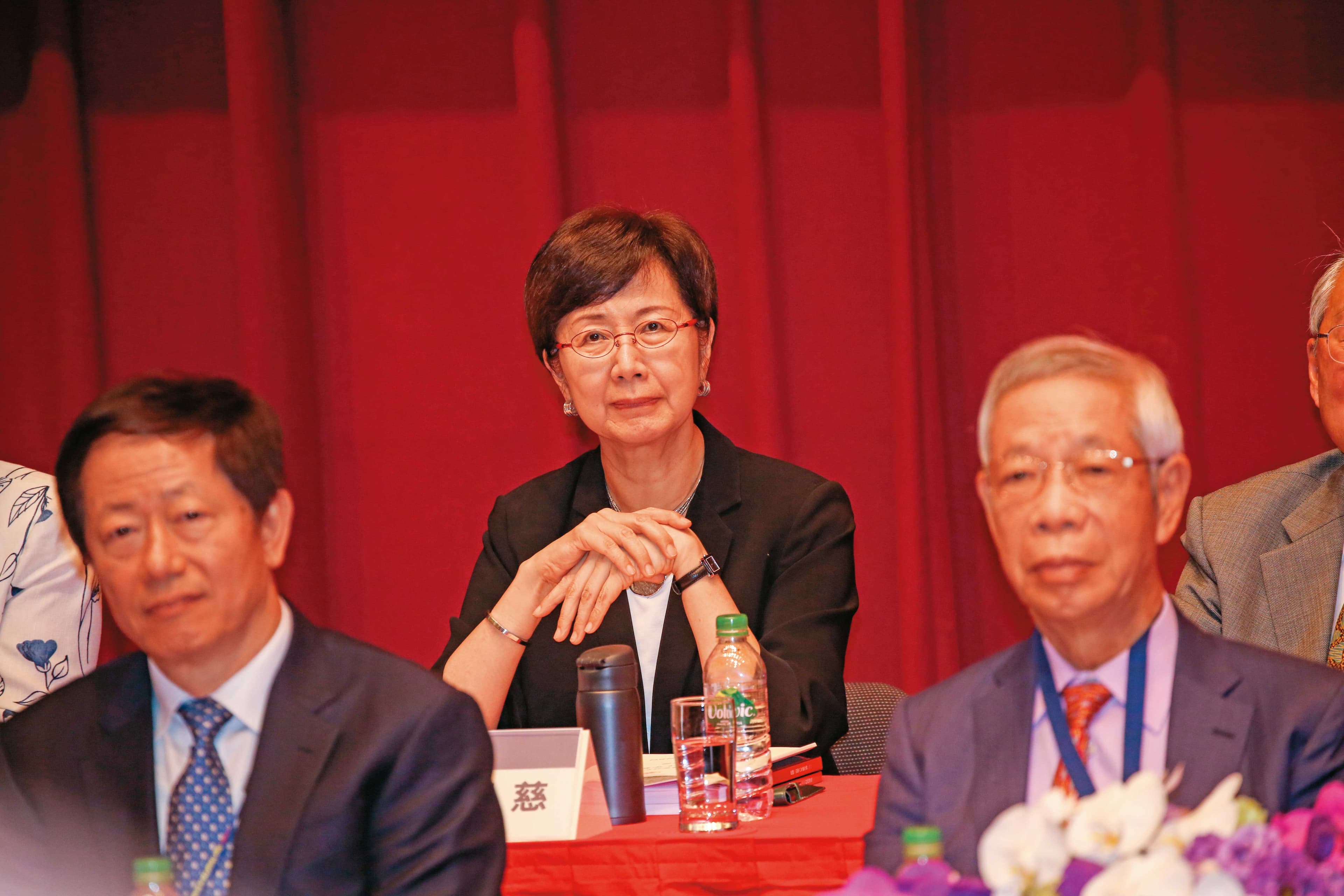 陳國慈（中）已經回香港，不再續任台積電獨董。