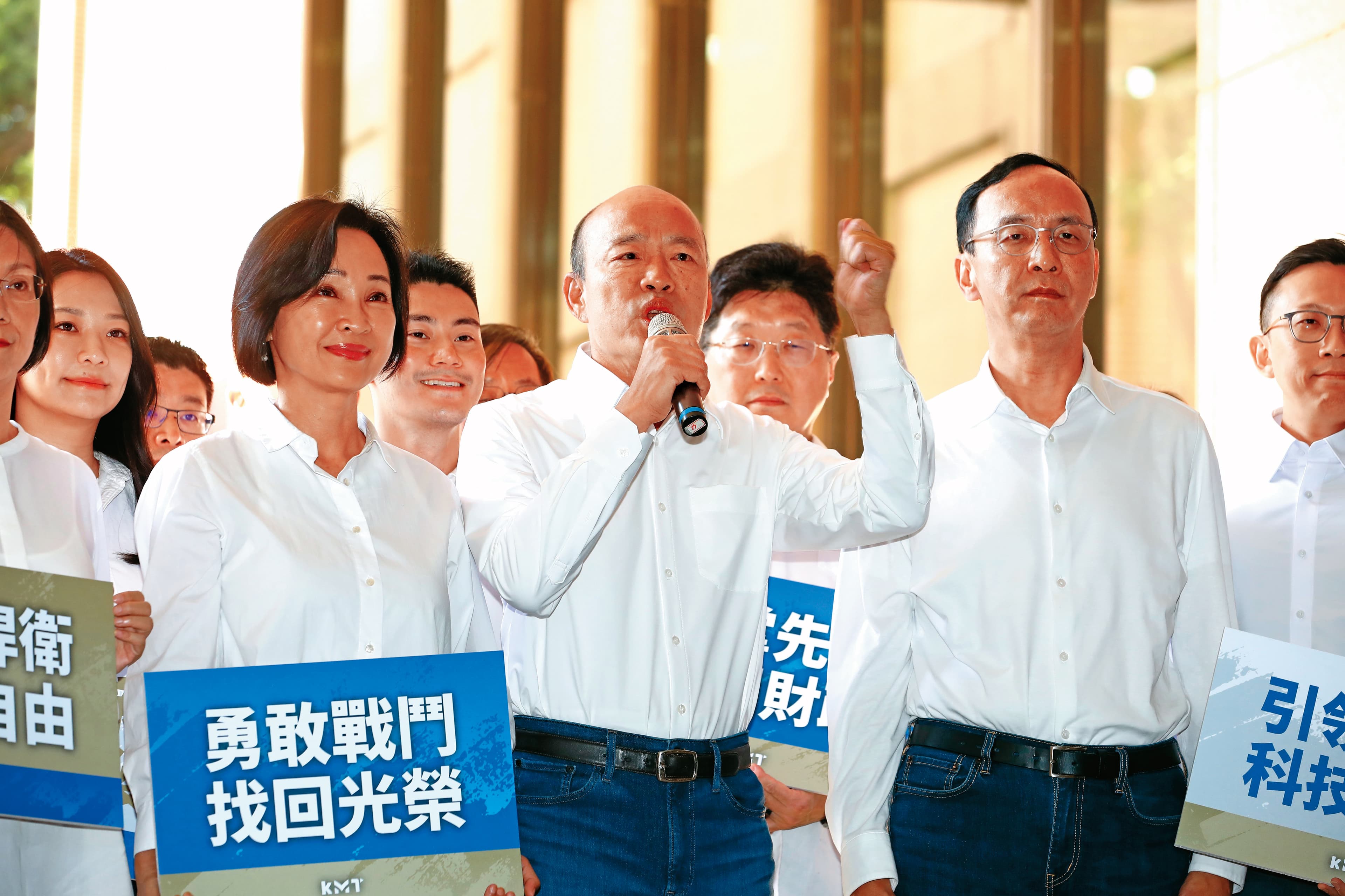 前高雄市長韓國瑜列入國民黨不分區立委第一,振奮藍軍士氣。