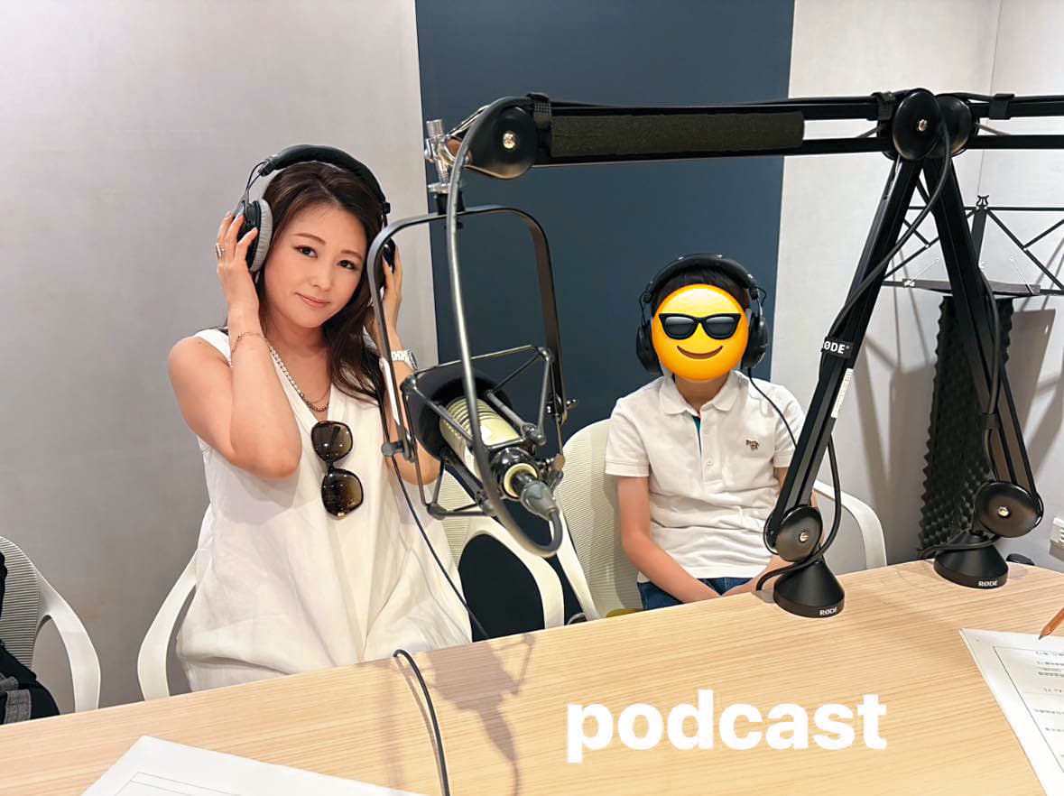 麻衣和兒子「小王子」一起錄製Podcast,成為母子倆難忘的回憶。(翻攝自麻衣臉書)