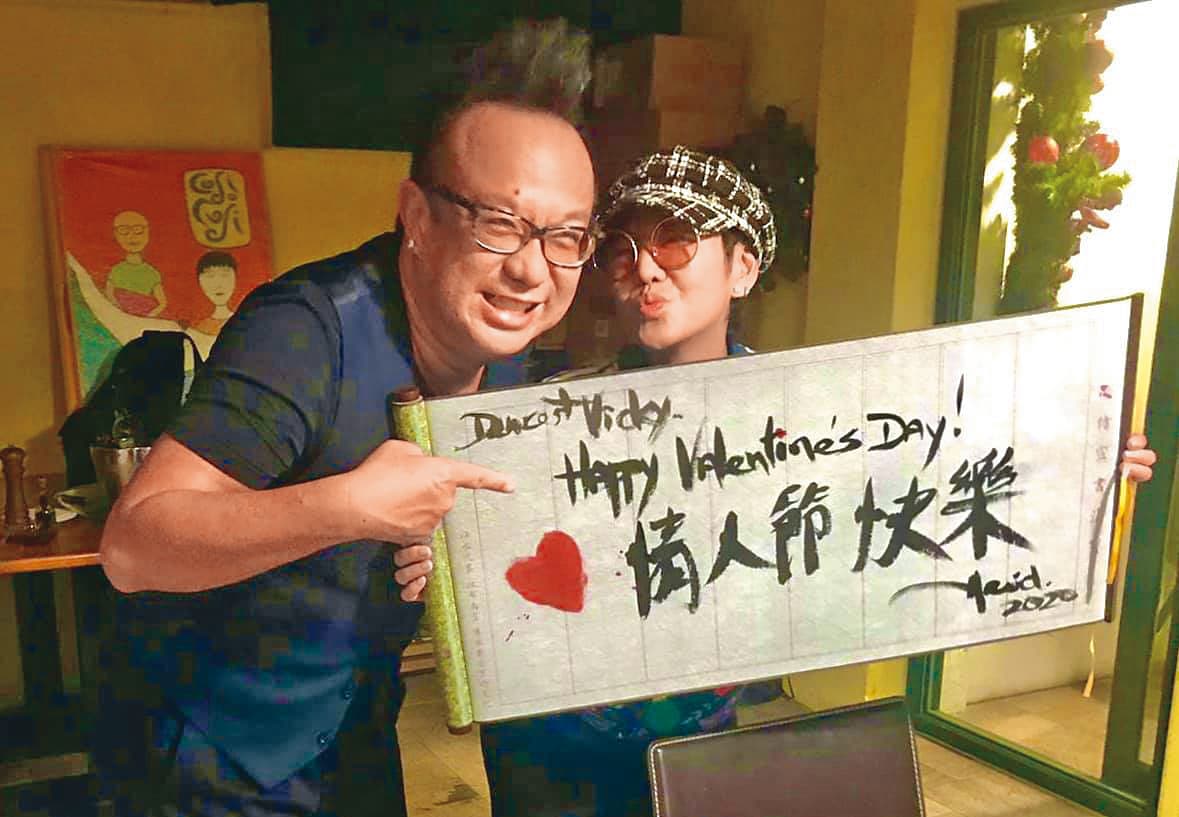 得知黃大煒(左)過世,Vicky(右)至今仍處在極大哀傷中。(翻攝自黃大煒臉書)