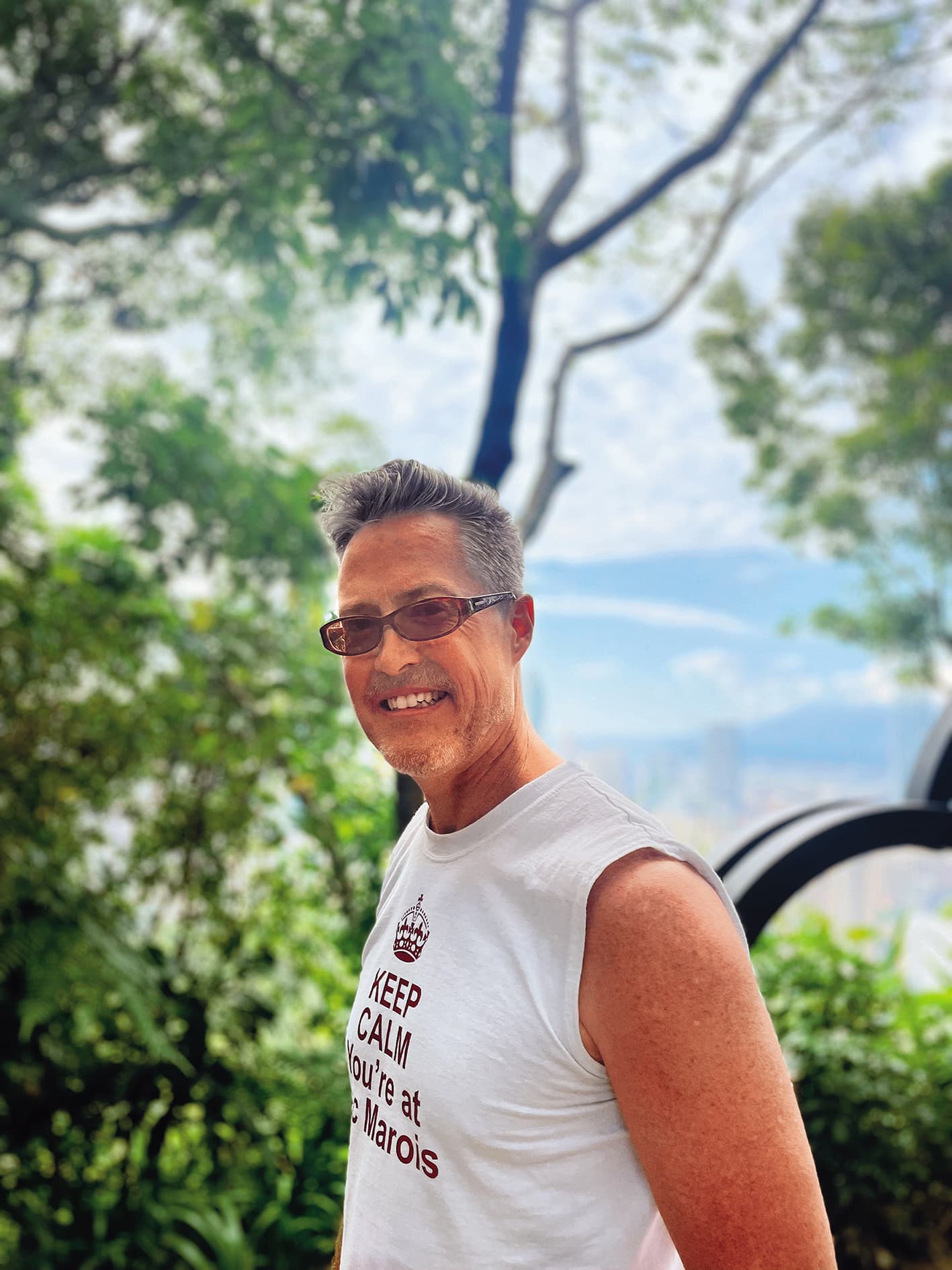 夏克立回台灣打官司之餘,也去爬了象山,抒發糾結的心情。