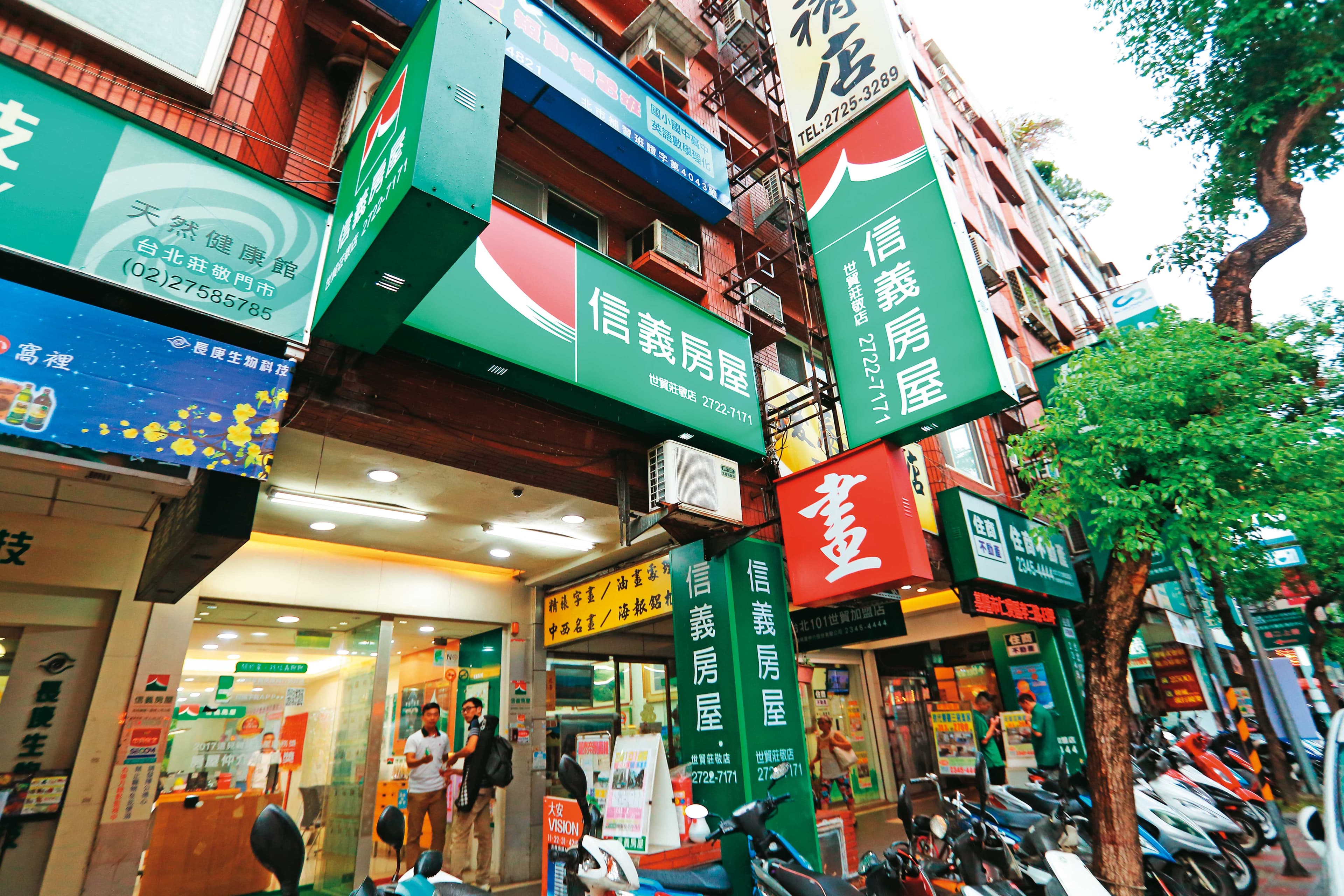 信義房屋由周耕宇父親周俊吉一手創立,為台灣房仲業目前唯一上市櫃龍頭。
