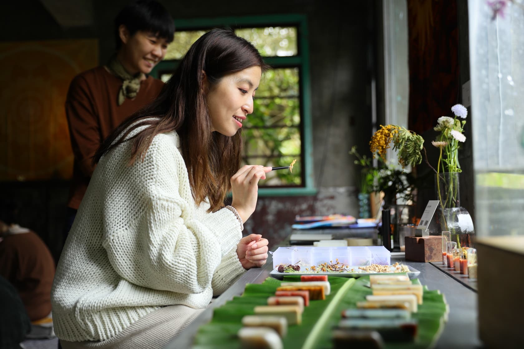 樹脂印章可選擇喜歡的植物、果實自己動手放入篆刻印石,具有意義及紀念價值。