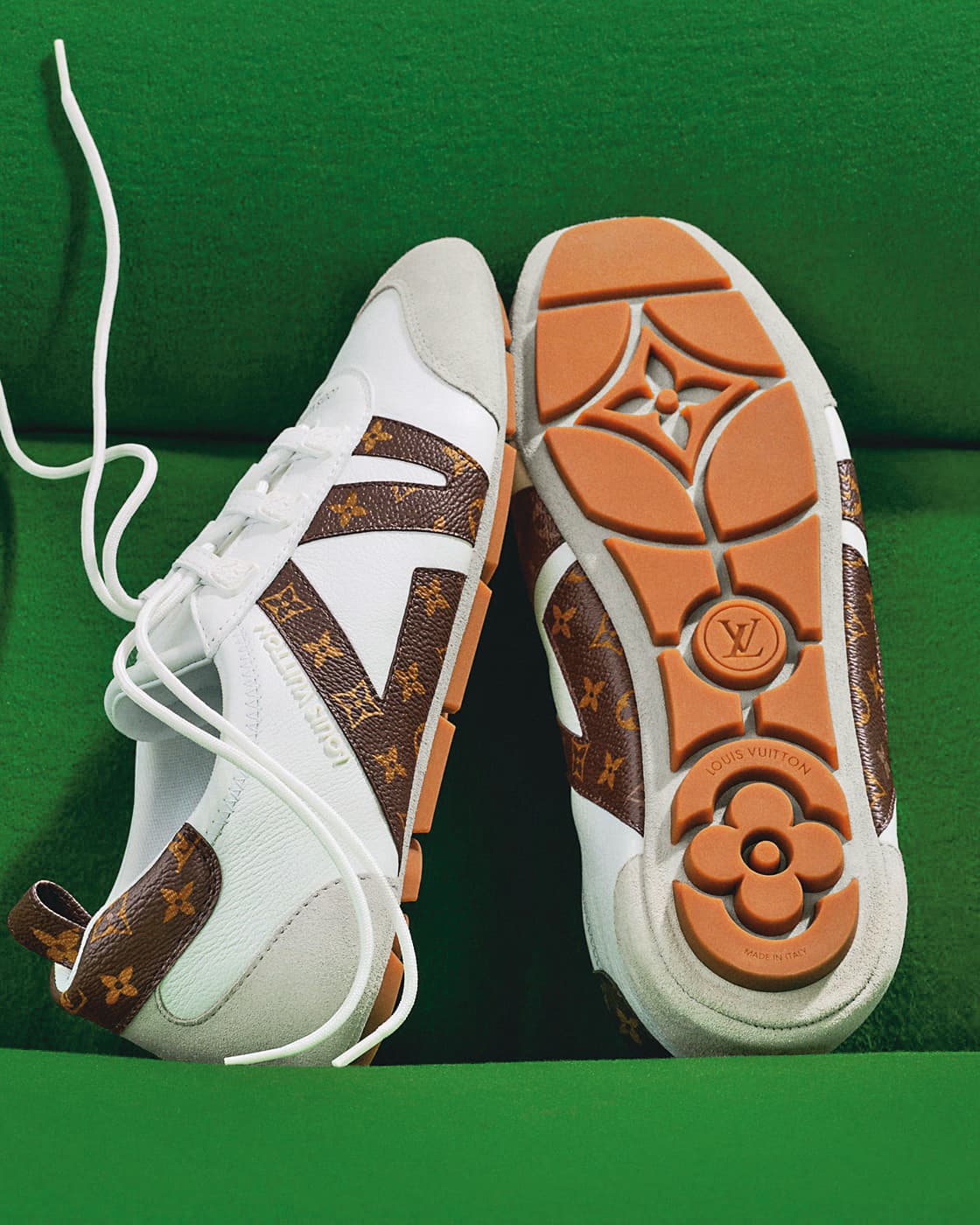 Sneakerina將LV經典元素藏在鞋側與鞋底,細節滿分。(路易威登提供)