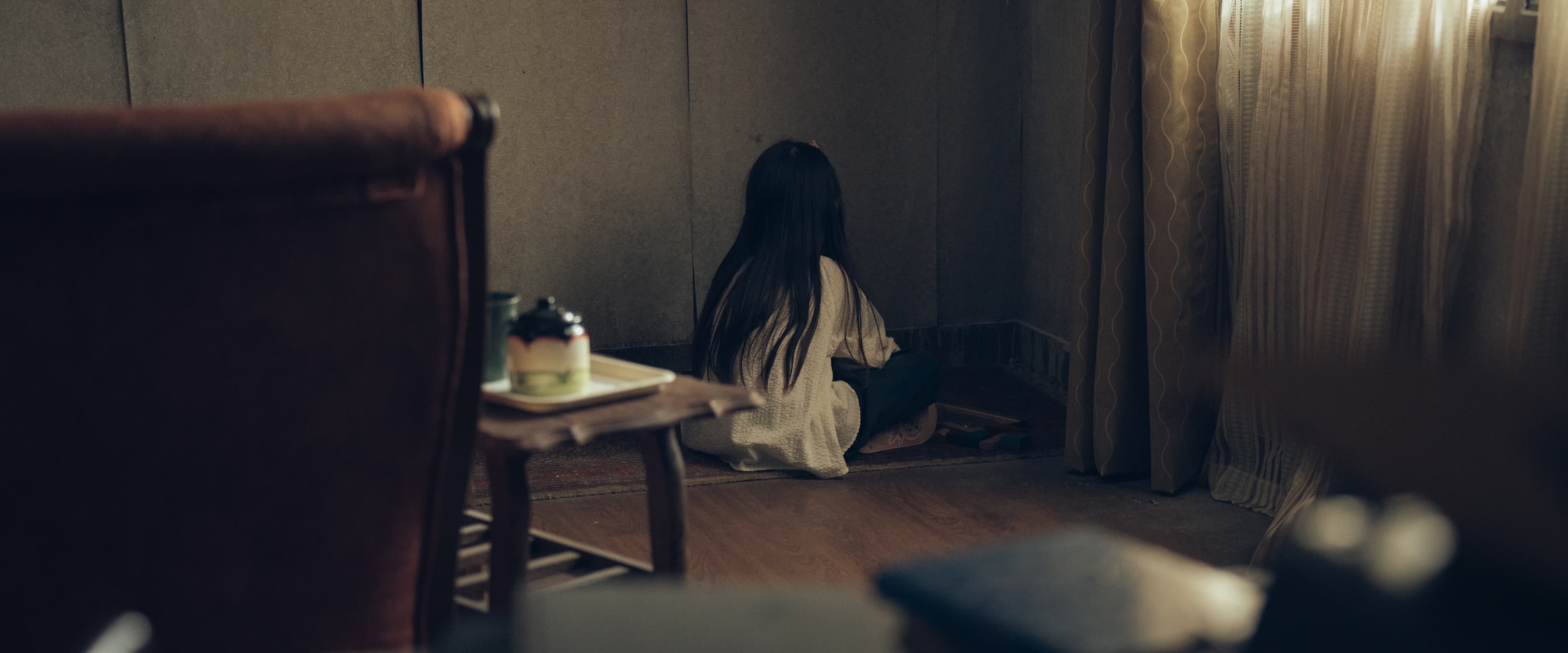 一些台北的都市傳說，像是「對牆角喃喃自語的小女孩」就被寫進劇本裡。（劇匯文創提供）