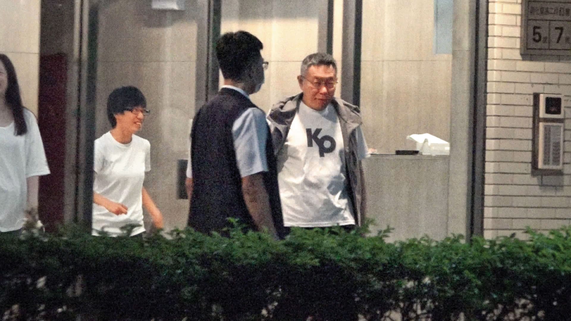 張晉源曾周旋多名女子間,柯文哲(右)也曾帶「橘子」許芷瑜(左)與張密會,顯見雙方關係密切。