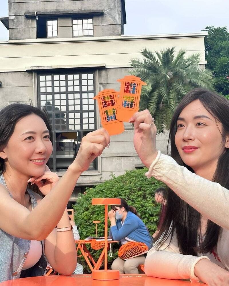 陳漢章不畏外在眼光，近年做自己穿起女裝，老婆雪兒也相當支持。（翻攝自陳漢章IG）