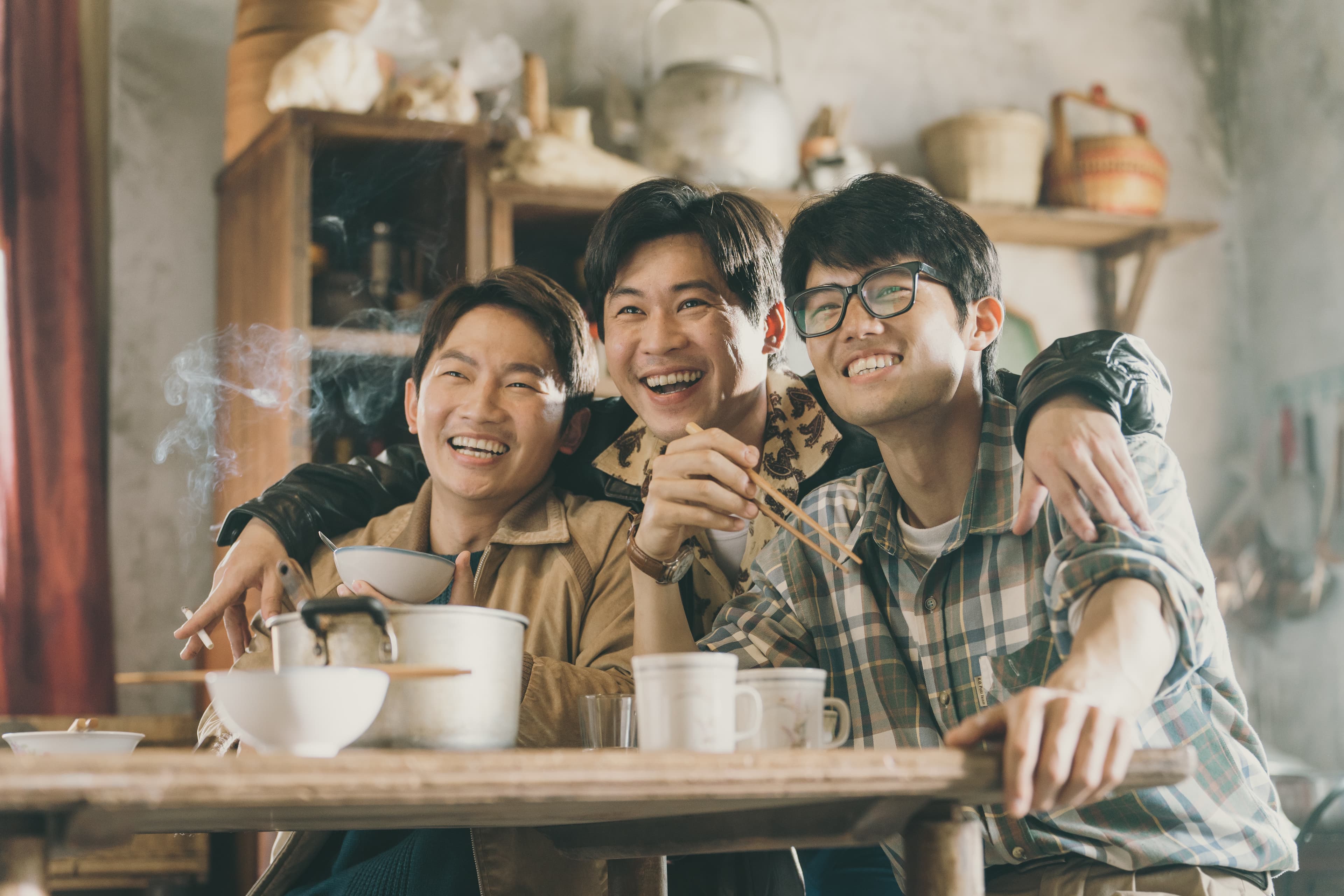 《鹽水大飯店》張耀仁、黃迪揚、蔡昌憲在劇中飾演一起長大的摯友,三人的兄弟情在隨後發生的一系列變故中備受考驗。(公視台語台)