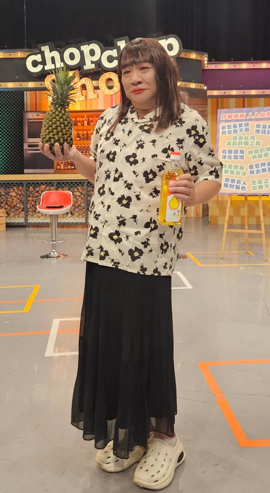 本土綜藝主持人白雲更在節目上打扮成紅姐。(翻攝自白雲臉書)