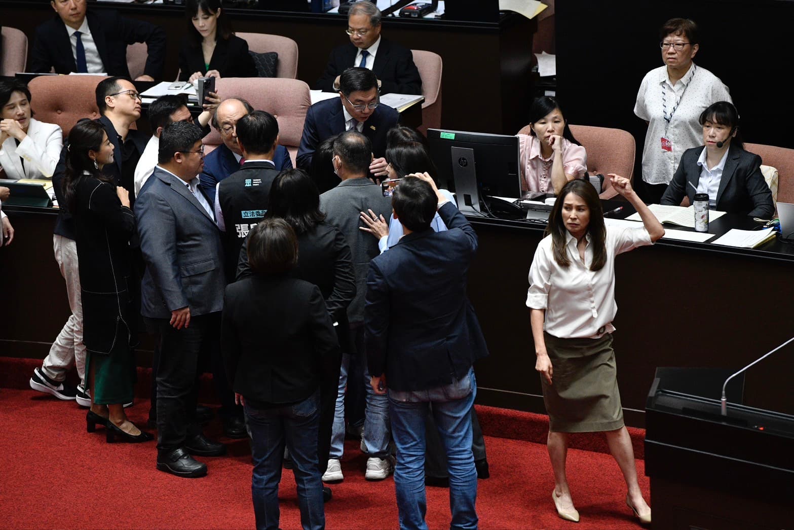 高金素梅提案將中央政府總預算案退回程序委員會。