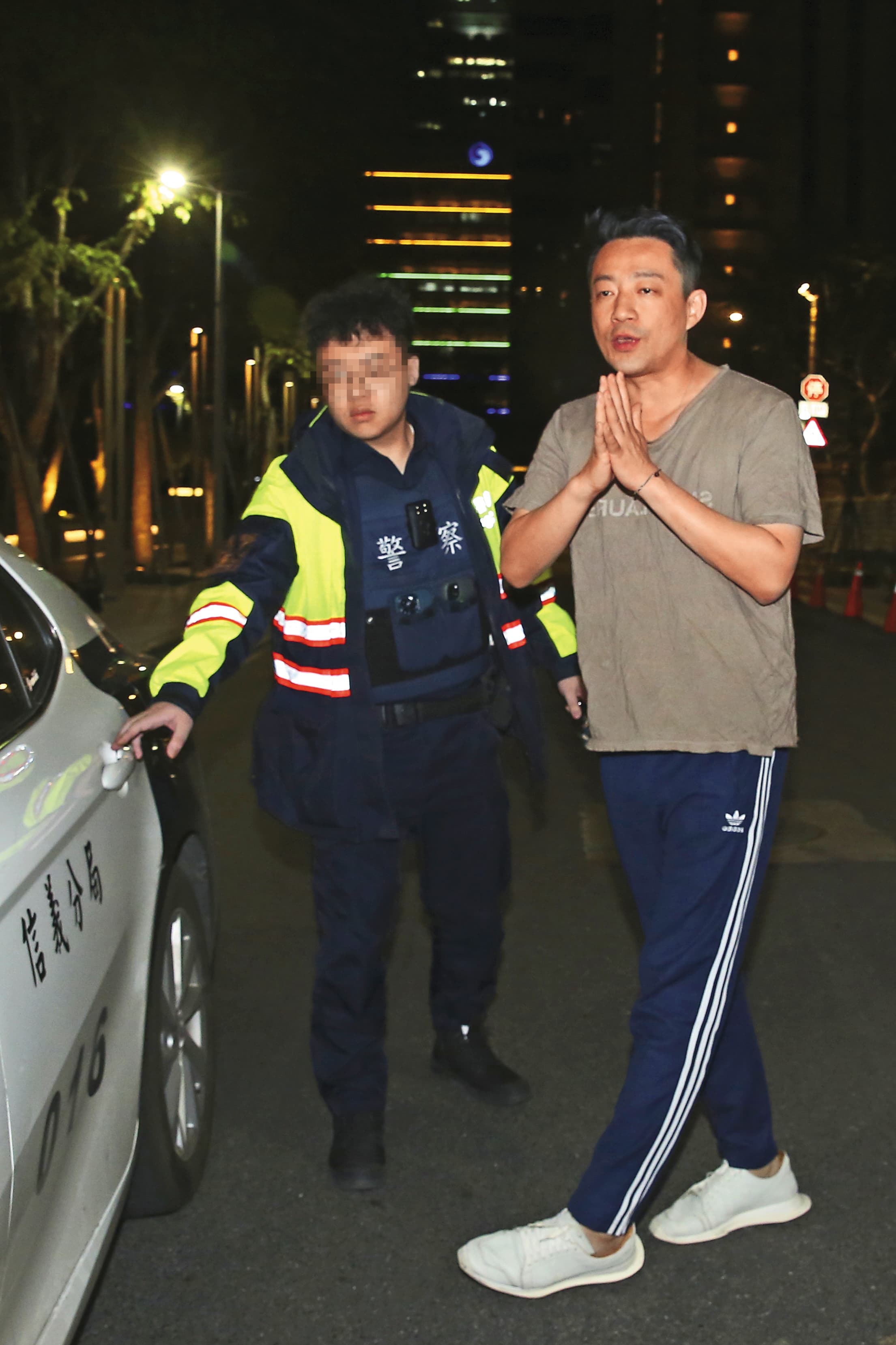 3月22日,上週五汪小菲喝多先後鬧慘大S家跟警察局,最後卻突然走人,現已飛回北京。
