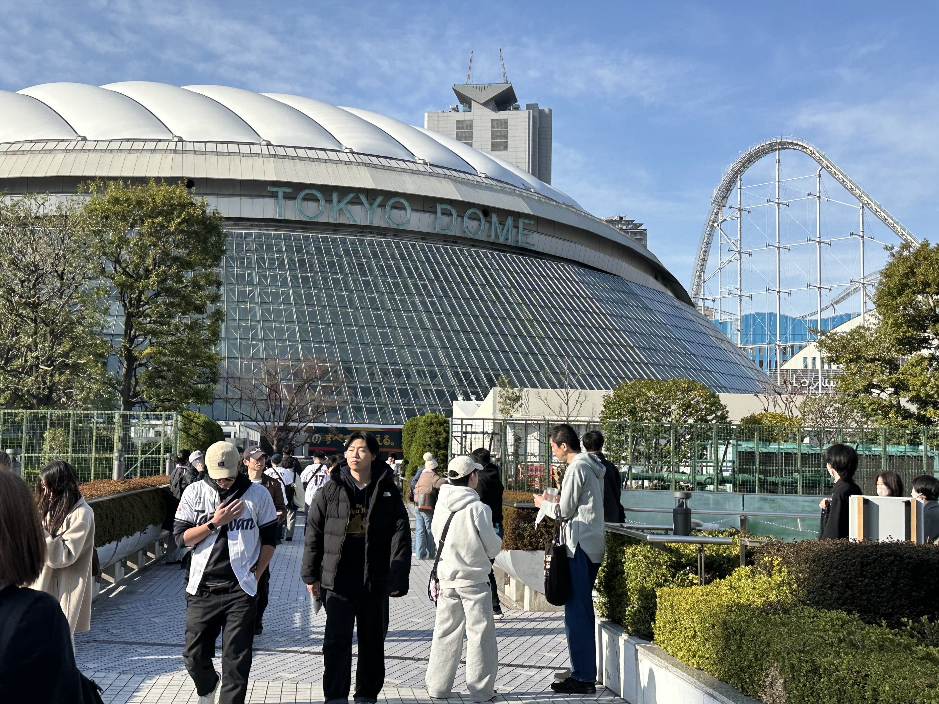 近日WBC火熱開打,東京巨蛋湧入不少來幫台灣球員加油的球迷。(讀者提供)