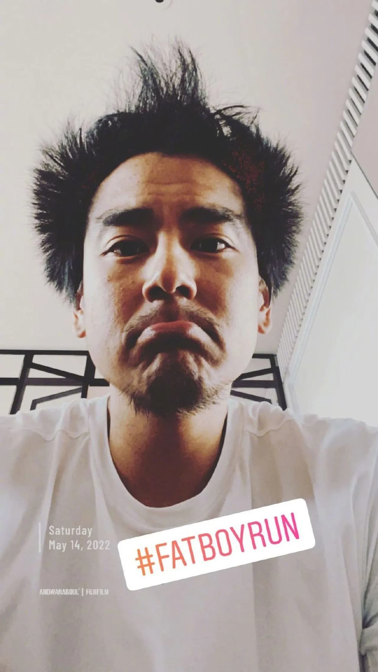 IG個人帳號裡不乏彭于晏的自拍醜照,尤其2022年上海封城期間,彭于晏也被困家中,放送了不少不修邊幅的醜照出來。(彭于晏IG)