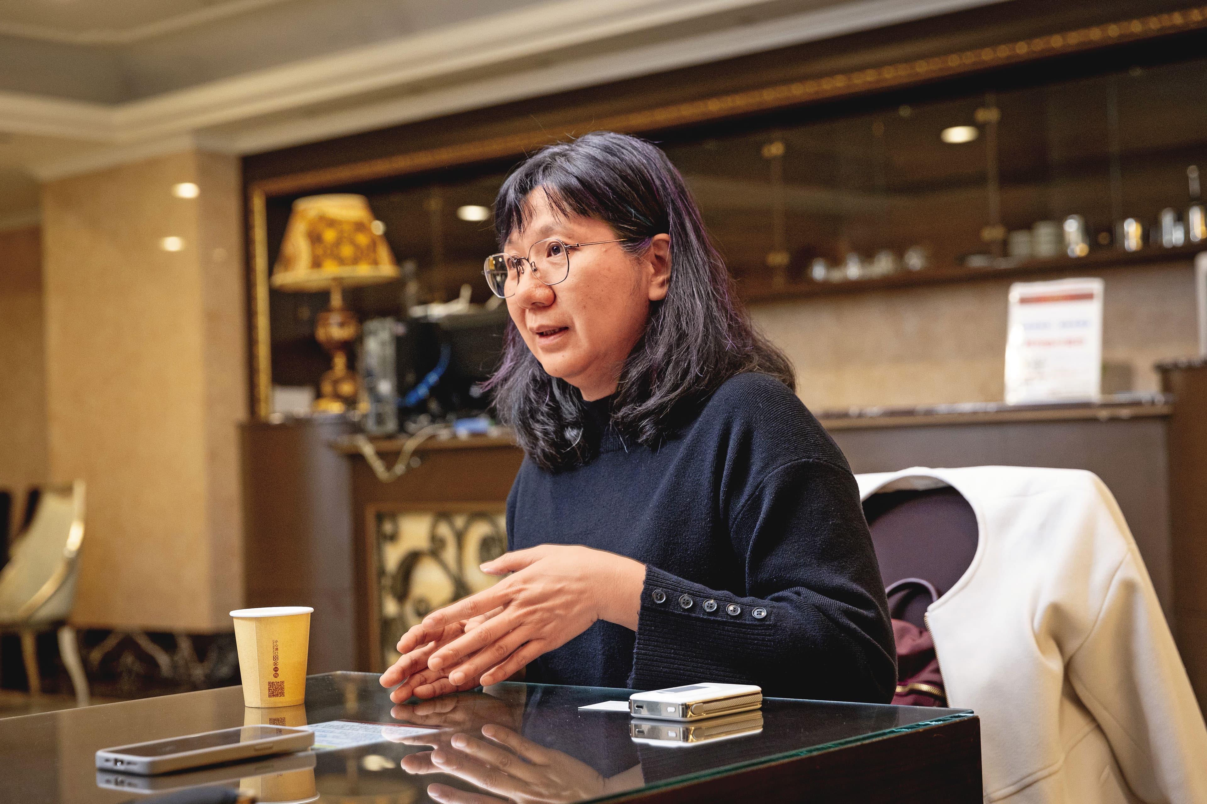 臨床心理師陳以儒建議成人和幼兒都需處理創傷,重建心理韌性和安全感。