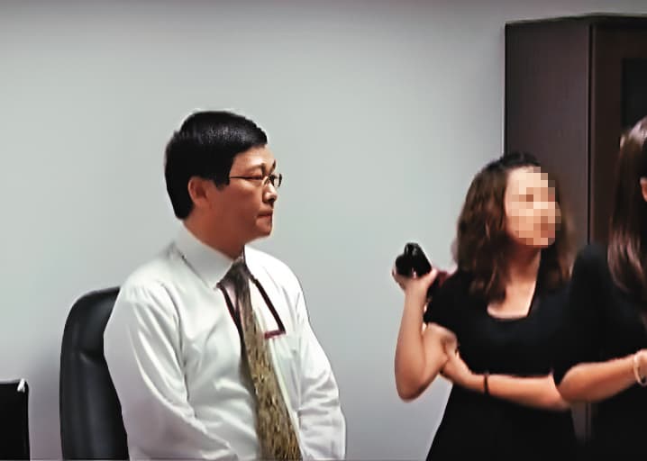 蔡明宏多年來性騷女同事傳聞不斷,士院去年底將他移送職務法庭審理並建議撤職。圖中女性非當事人。(翻攝公視新聞)