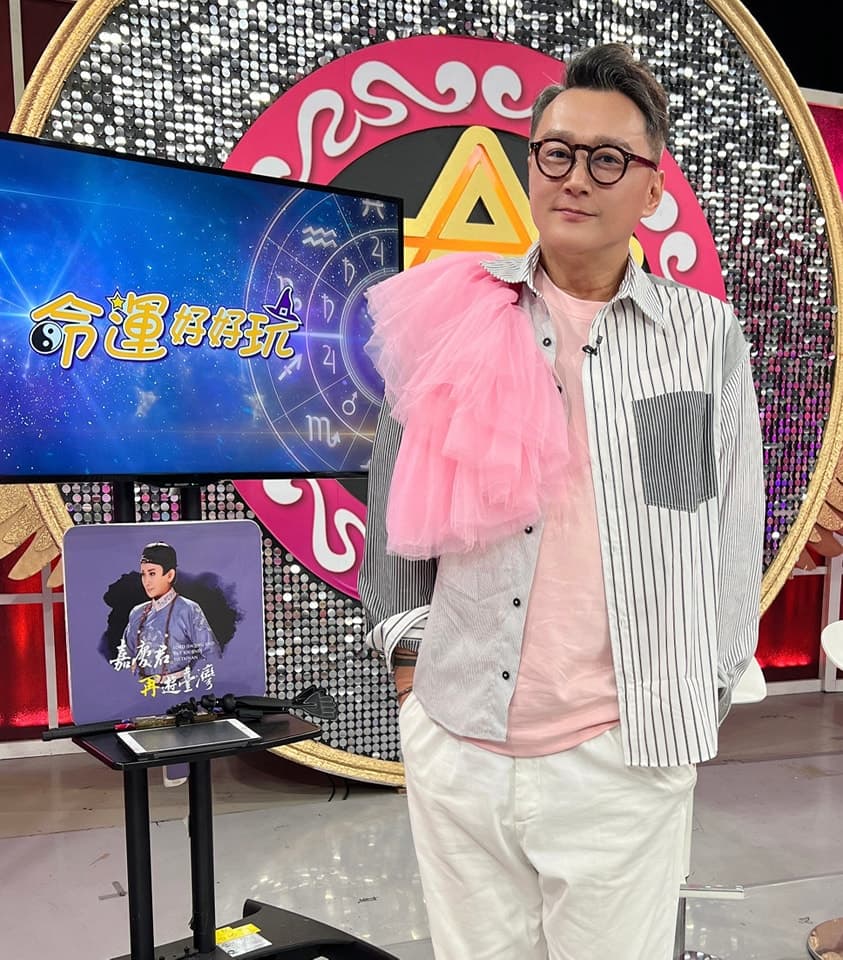 何篤霖因好友羅霈穎過世而開始正視退休資產配置。(翻攝自何篤霖臉書)
