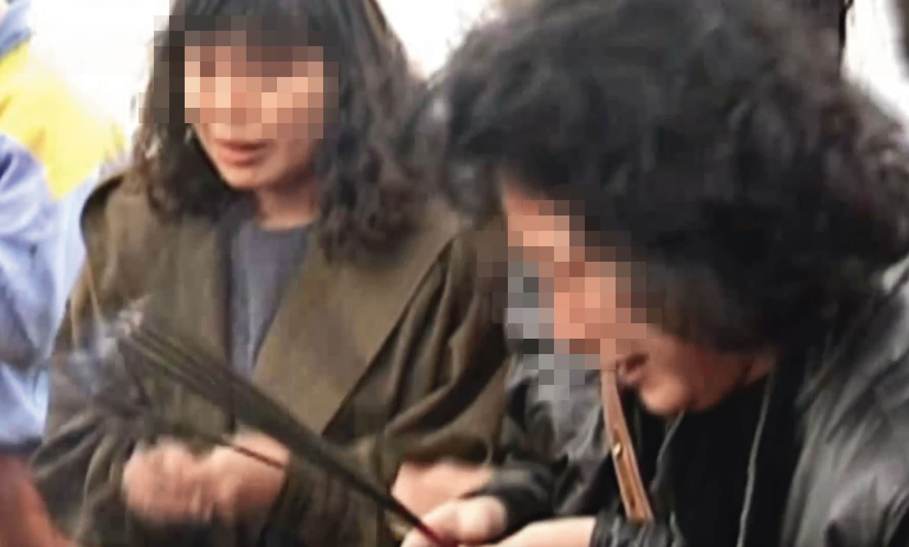 朱秋媛的骨骸最後被尋獲,家屬忍住悲痛,前往棄屍地點招魂、祭拜。(東森新聞提供)
