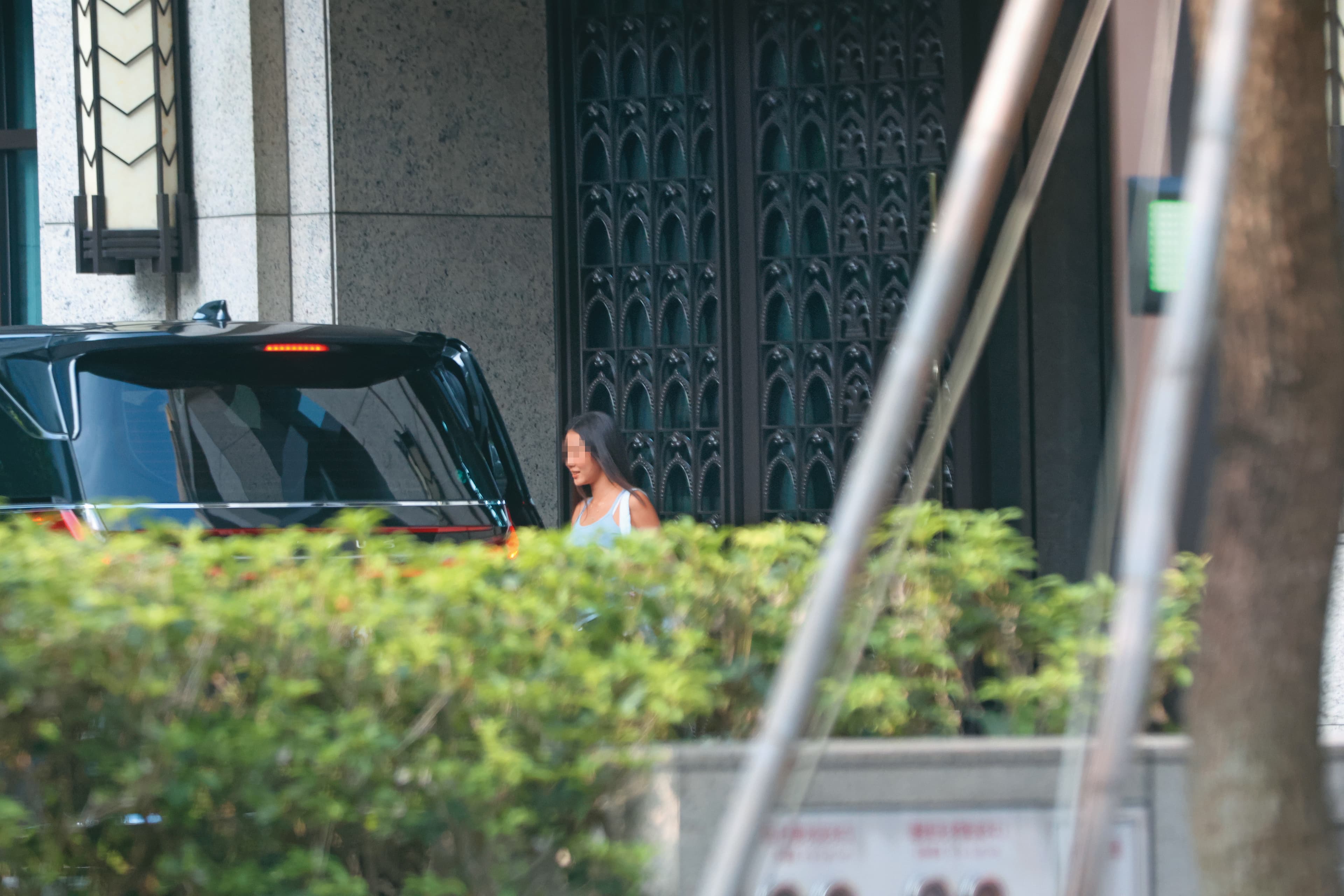 連日來曾馨瑩的座車都有出入,但搭車的是他們的大女兒妞妞。