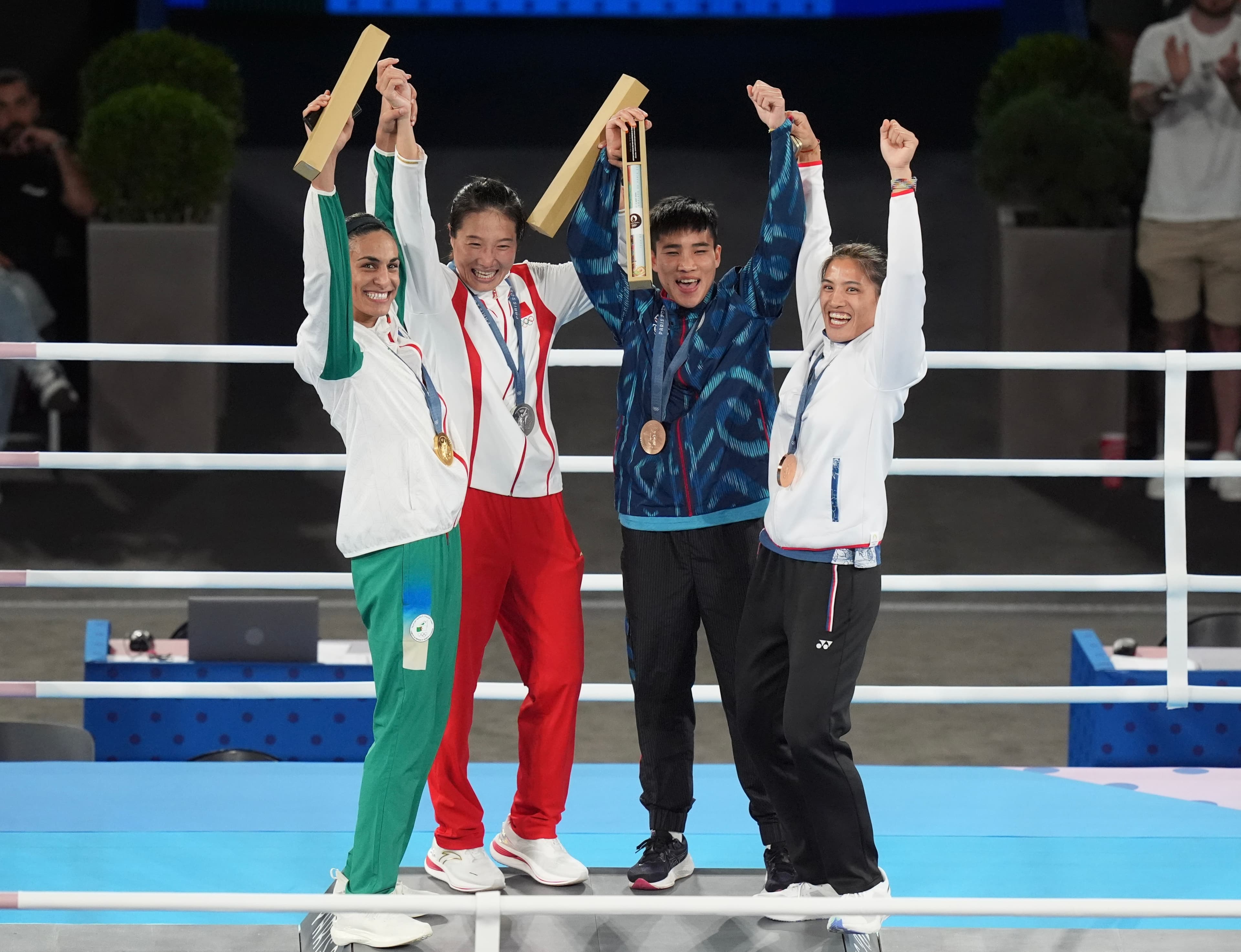 哈利夫、楊柳、蘇萬納彭及陳念琴(由左而右)合影。(中華奧會提供)
