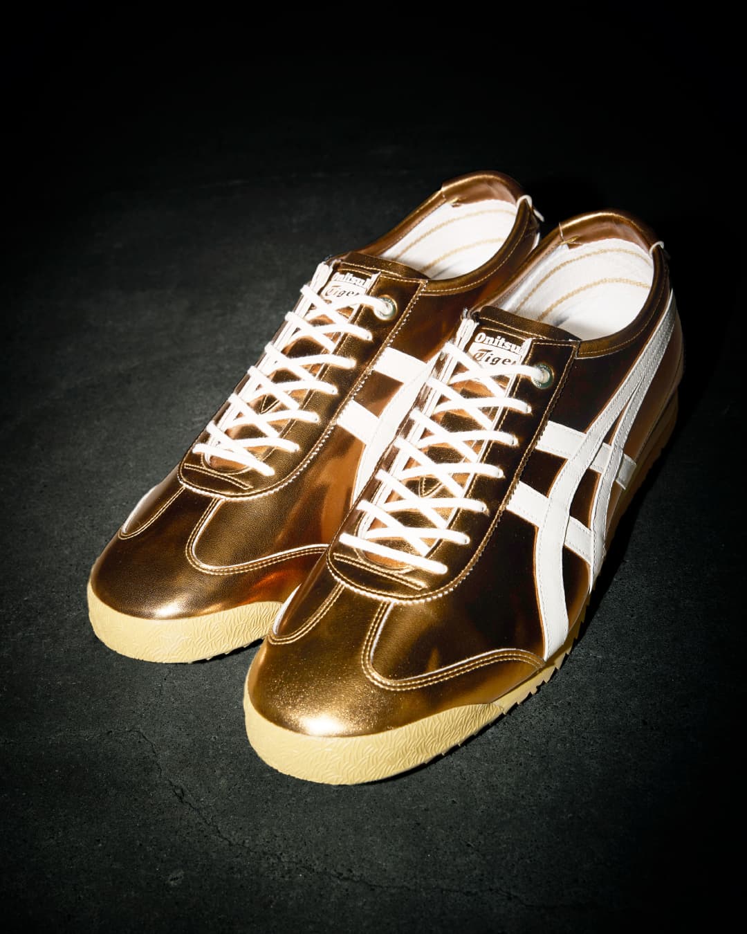 MEXICO 66 SD METALLIC琥珀金。NT$5,580(Onitsuka Tiger提供)