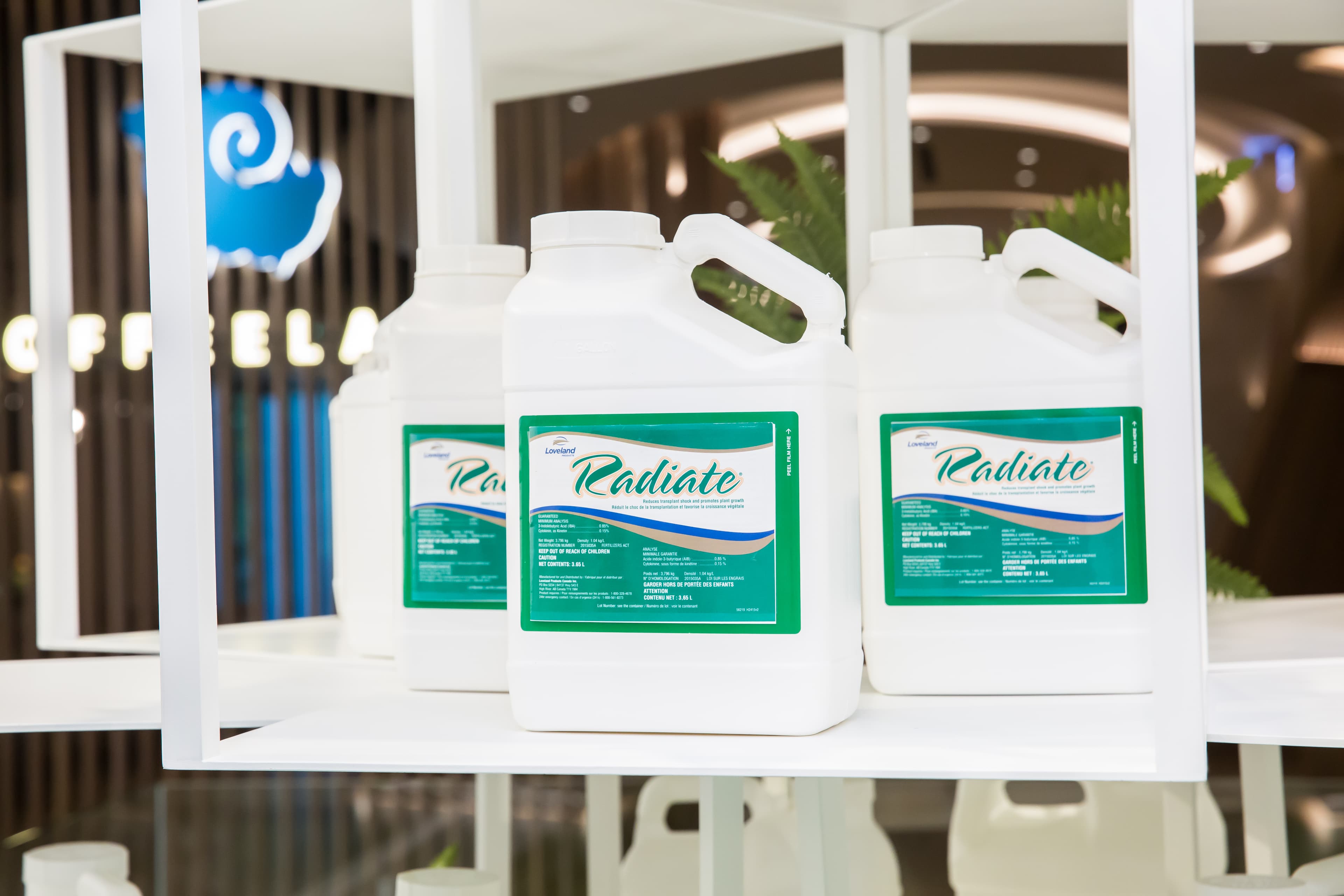 主力商品「Radiate」,可提升植物氣候韌性、減緩農損並降低農業生產碳排,去年全球銷售18.65萬加侖。